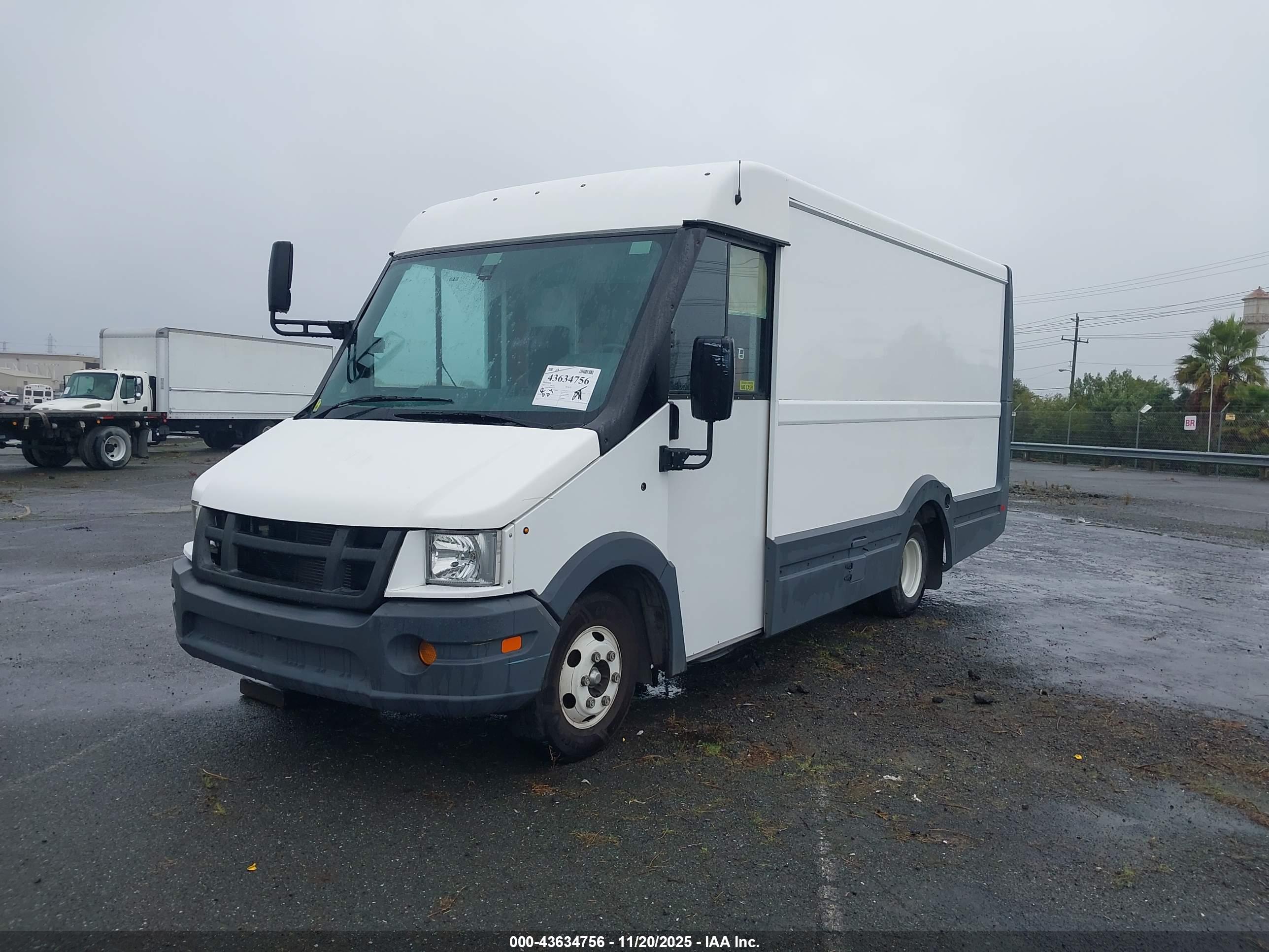 ISUZU REACH image 2