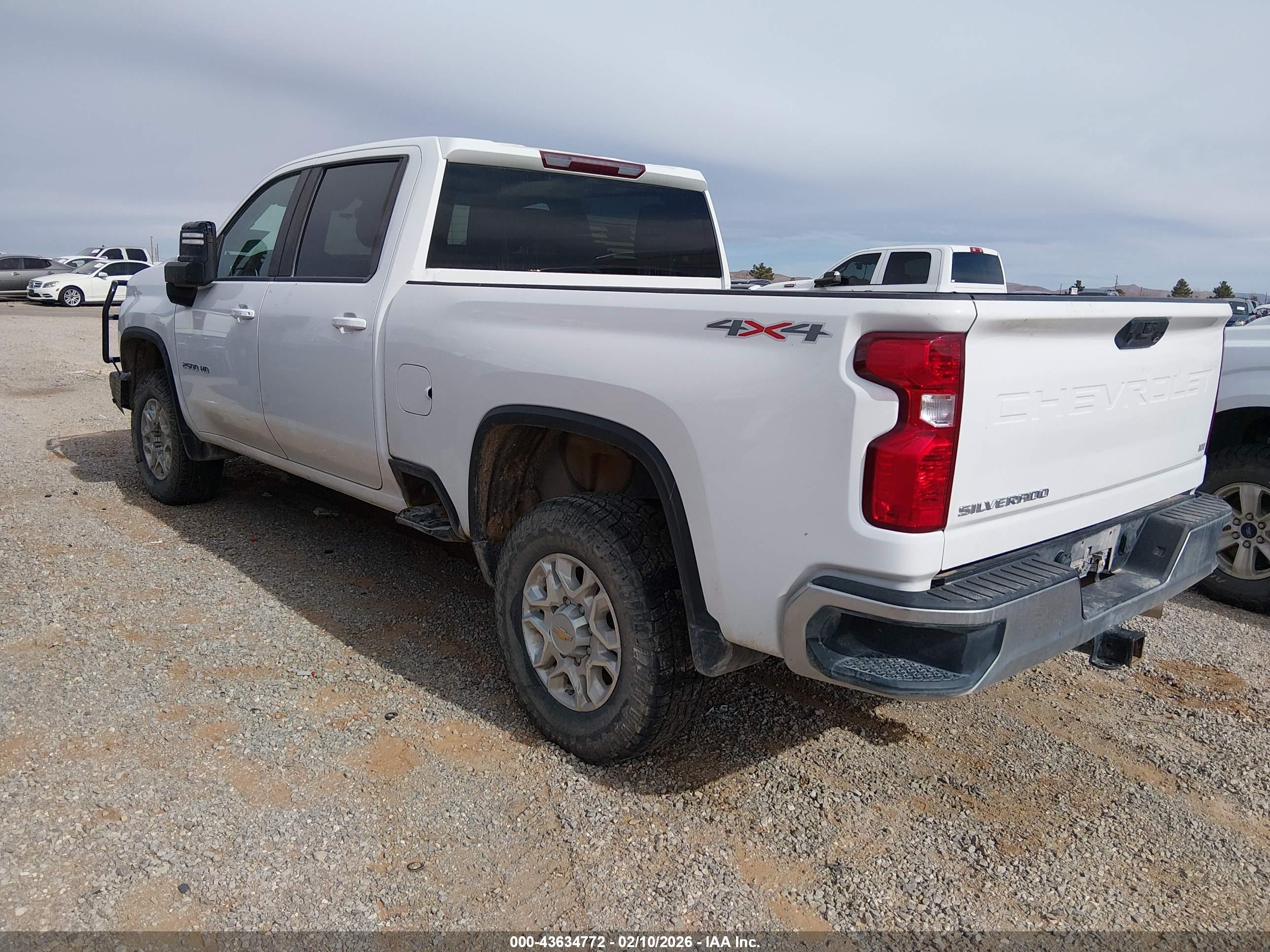 CHEVROLET SILVERADO image 3