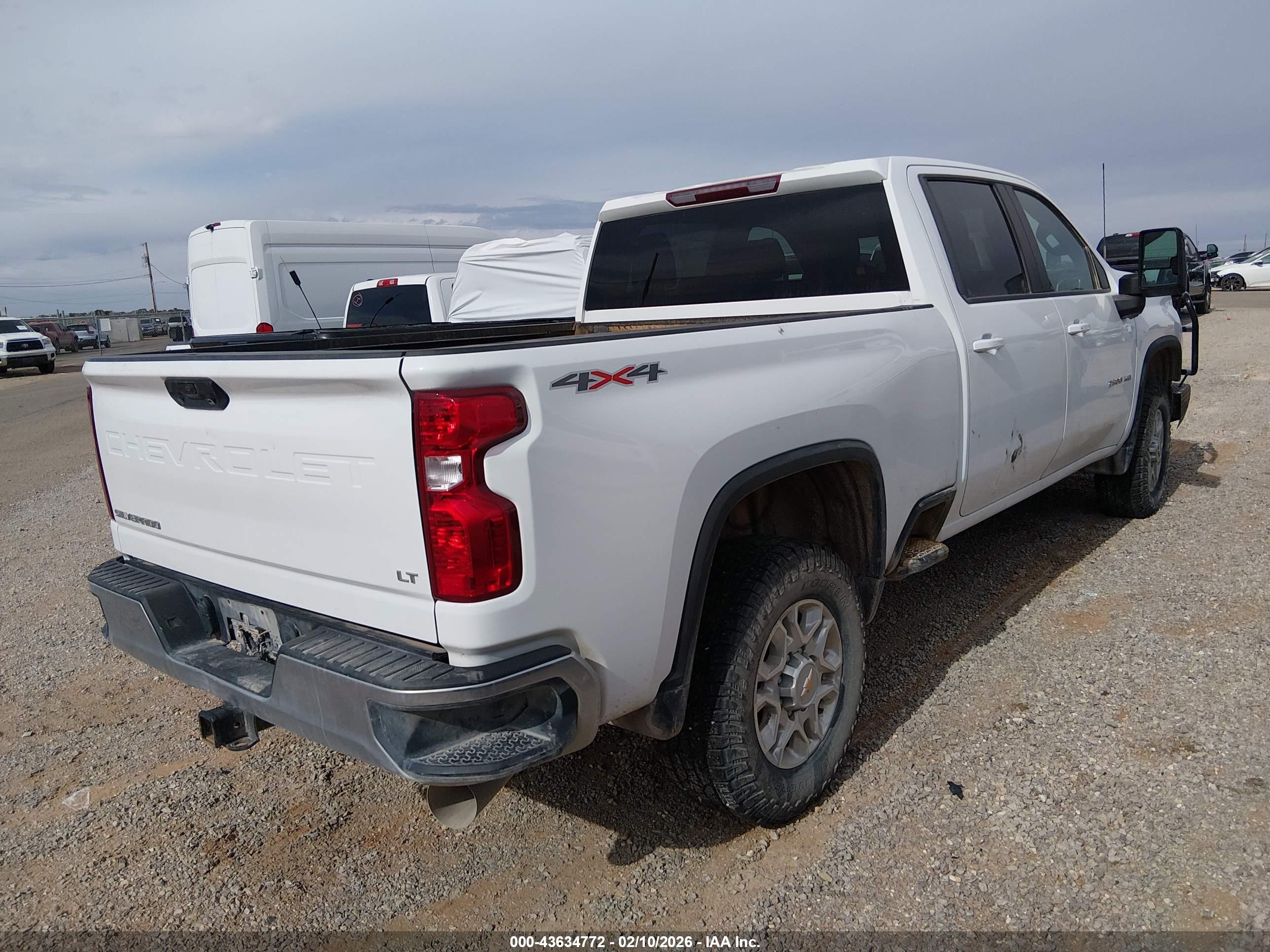 CHEVROLET SILVERADO image 4