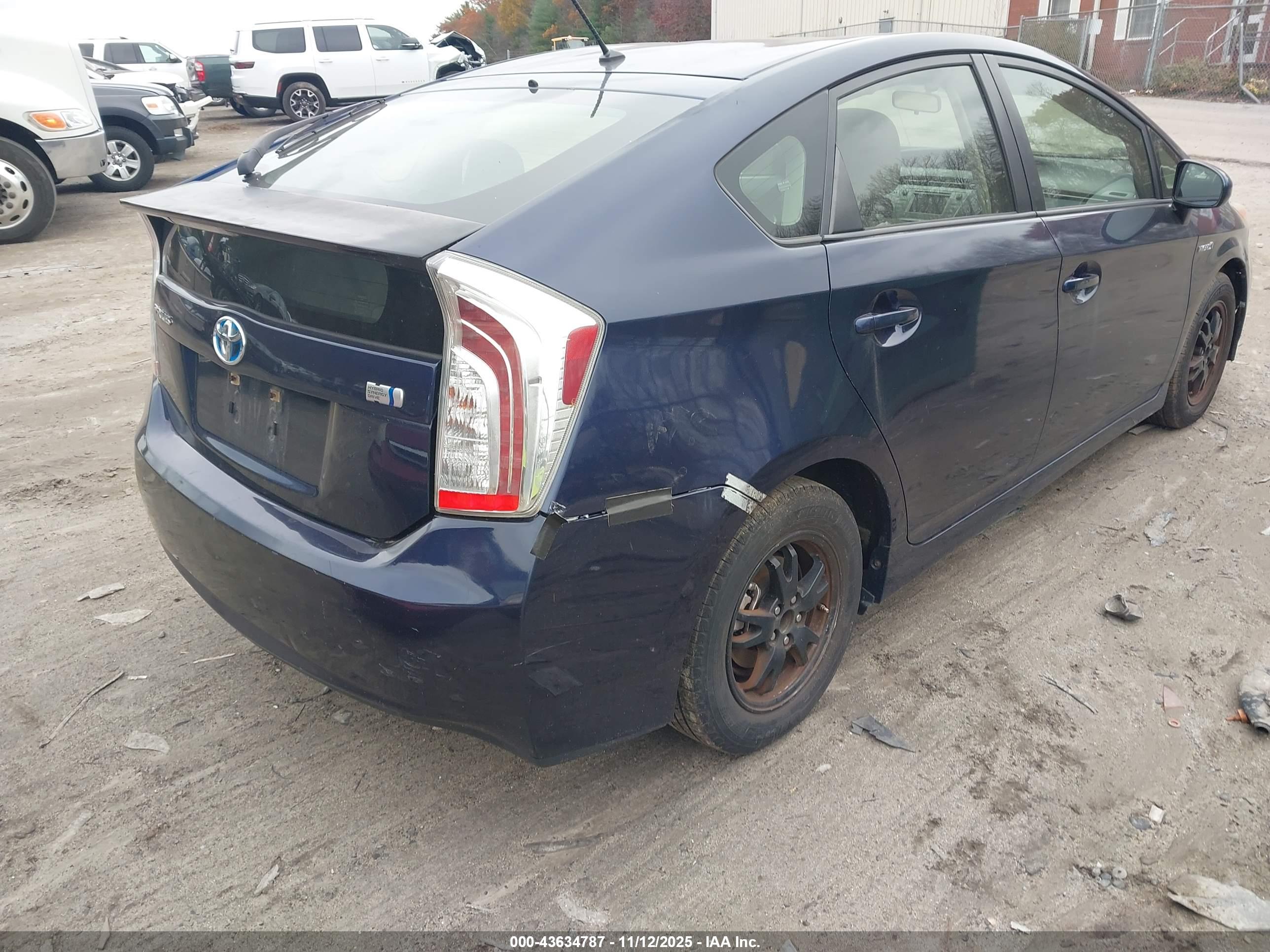 TOYOTA PRIUS image 4