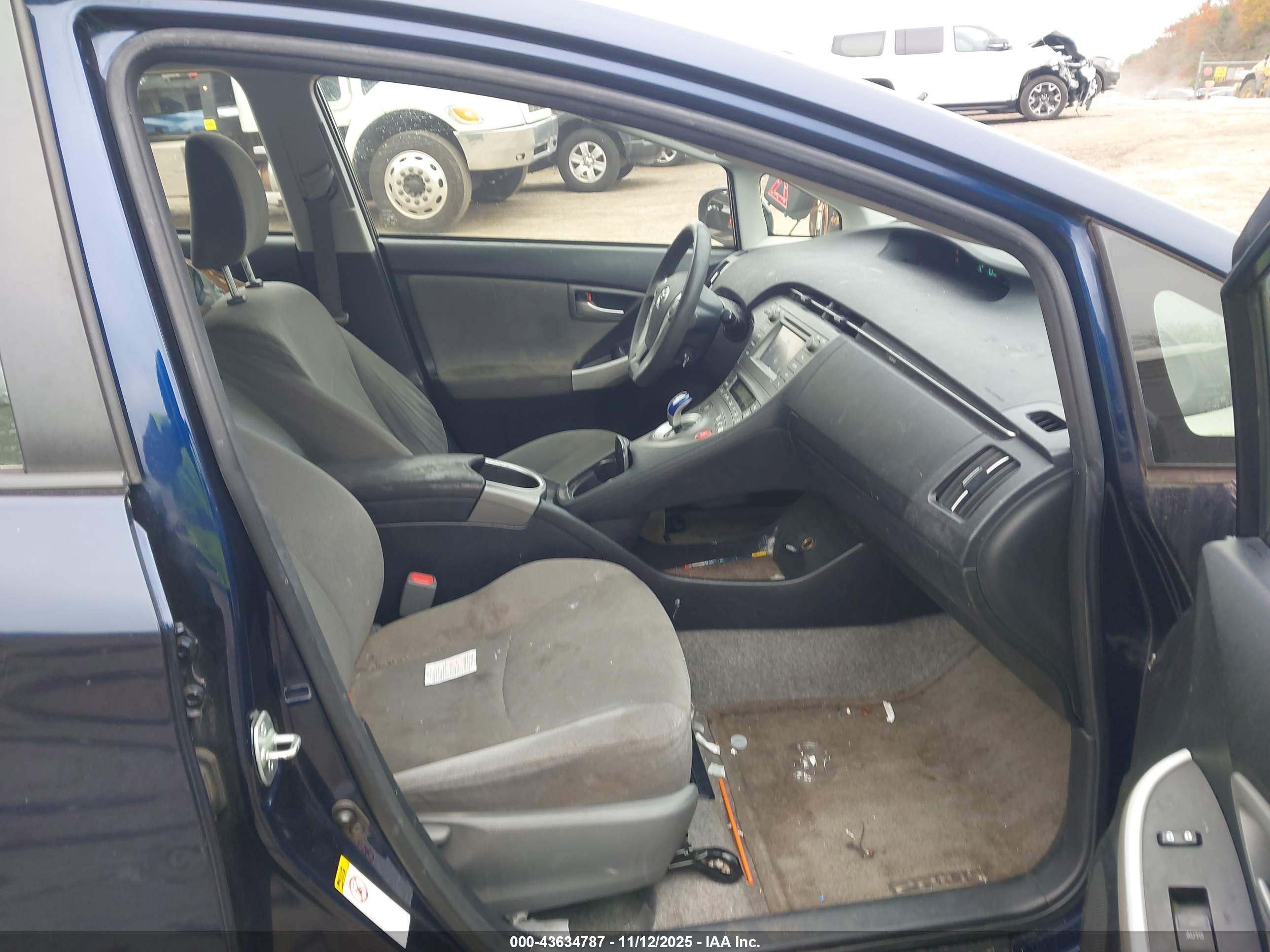 TOYOTA PRIUS image 5