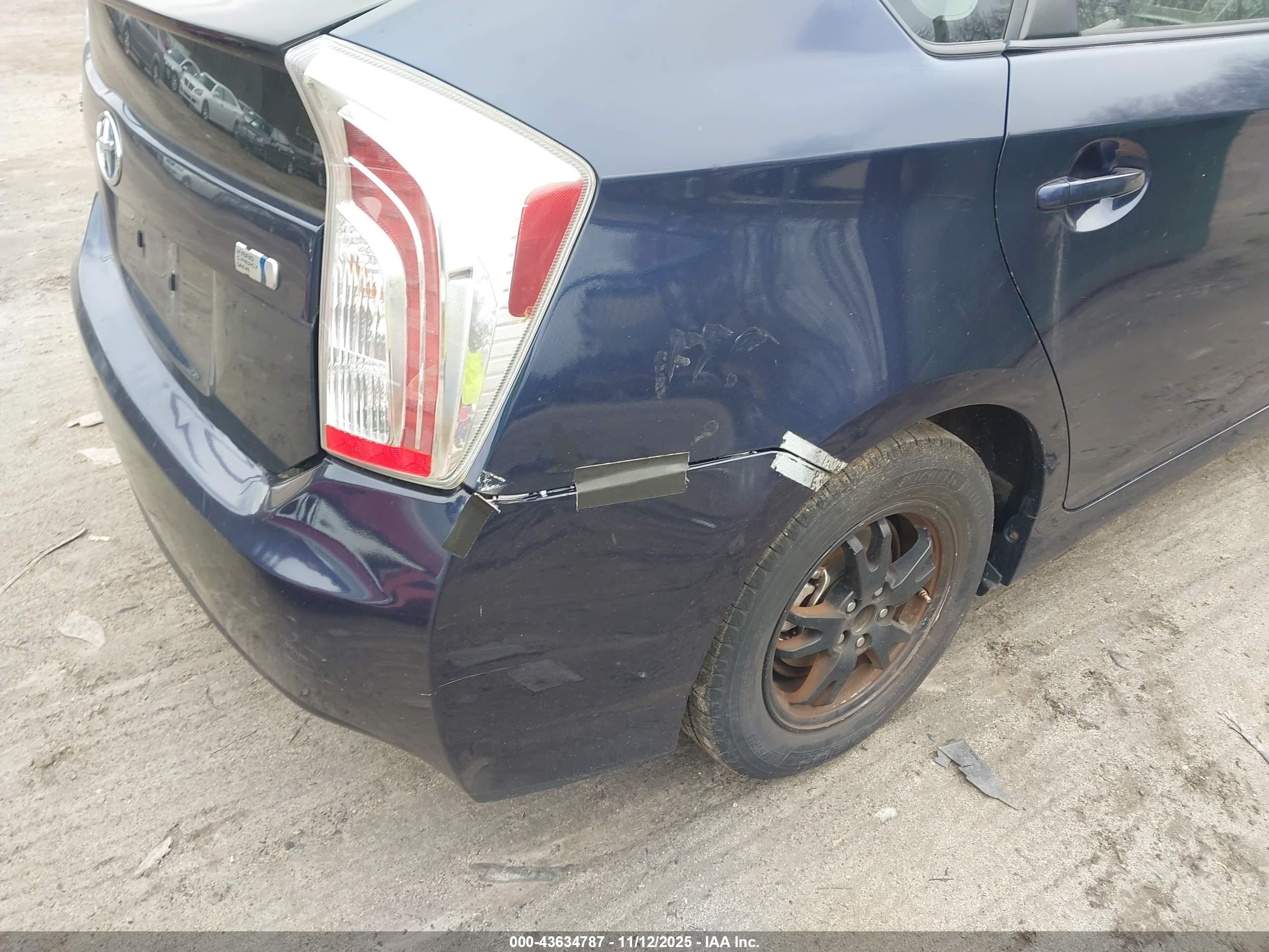 TOYOTA PRIUS image 6