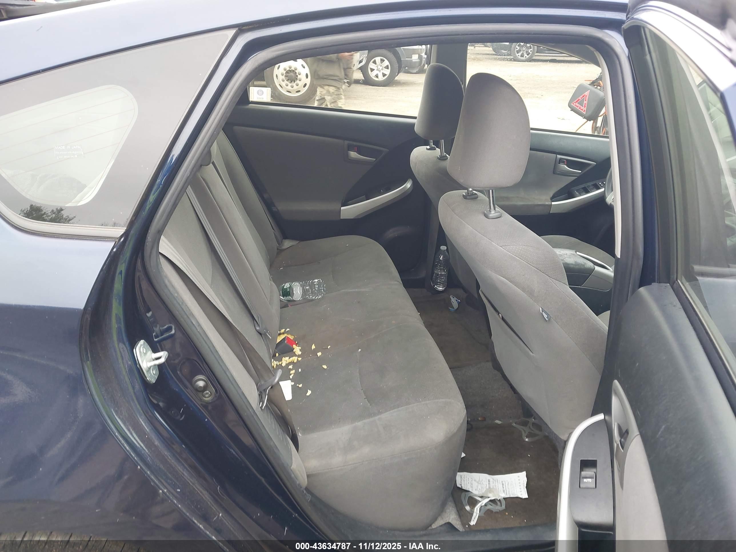 TOYOTA PRIUS image 8