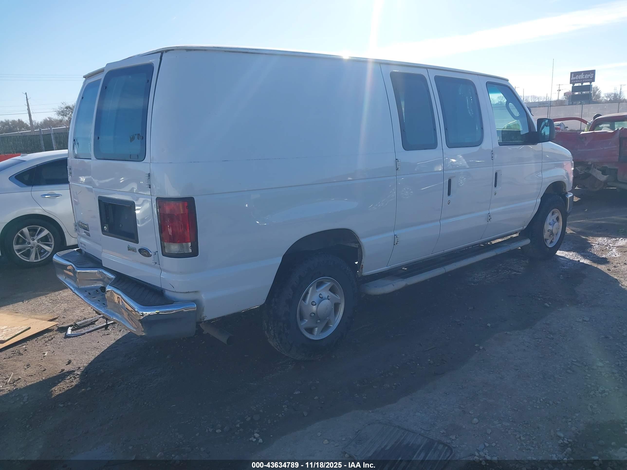 FORD E-250 image 4