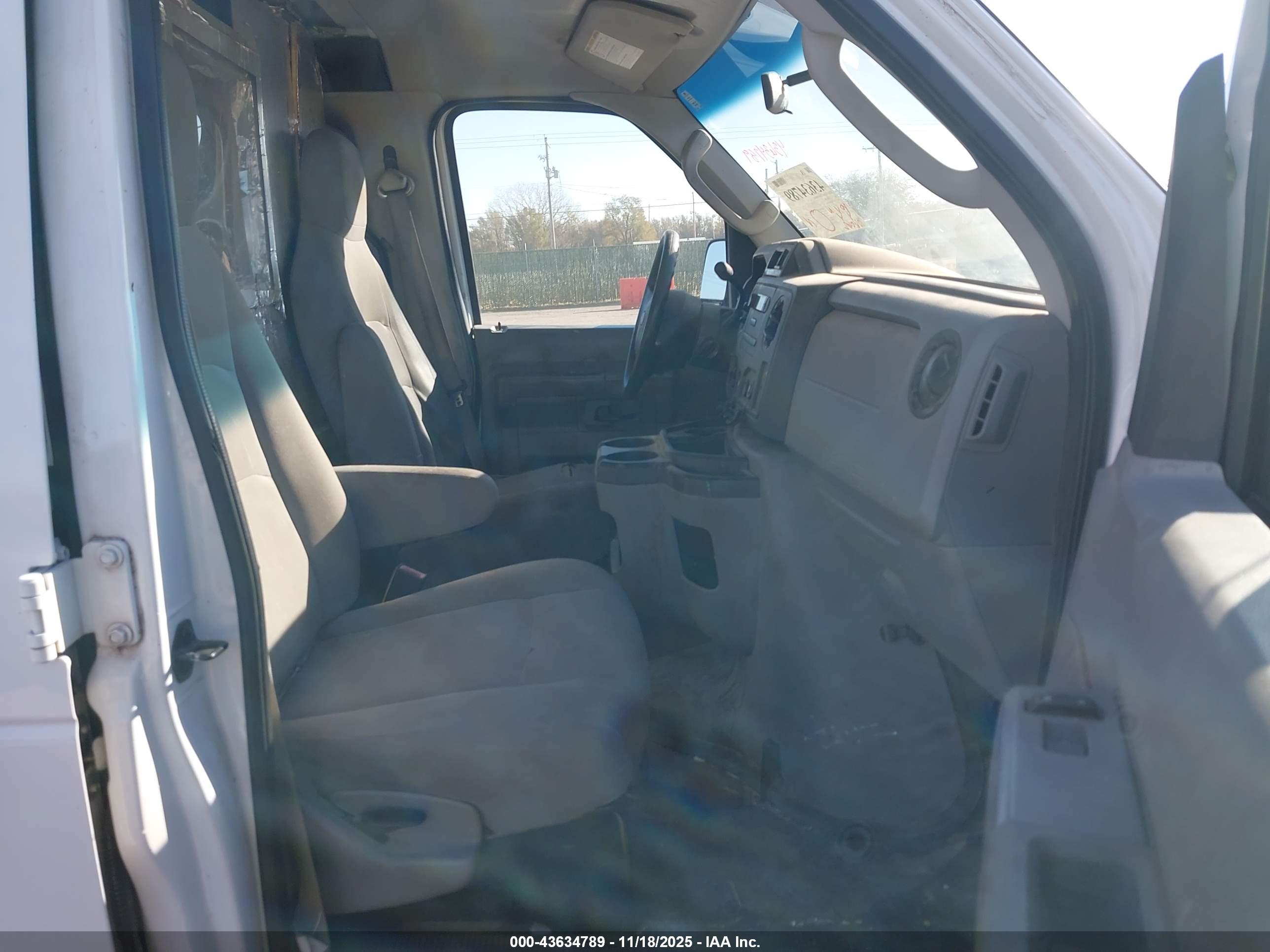 FORD E-250 image 5