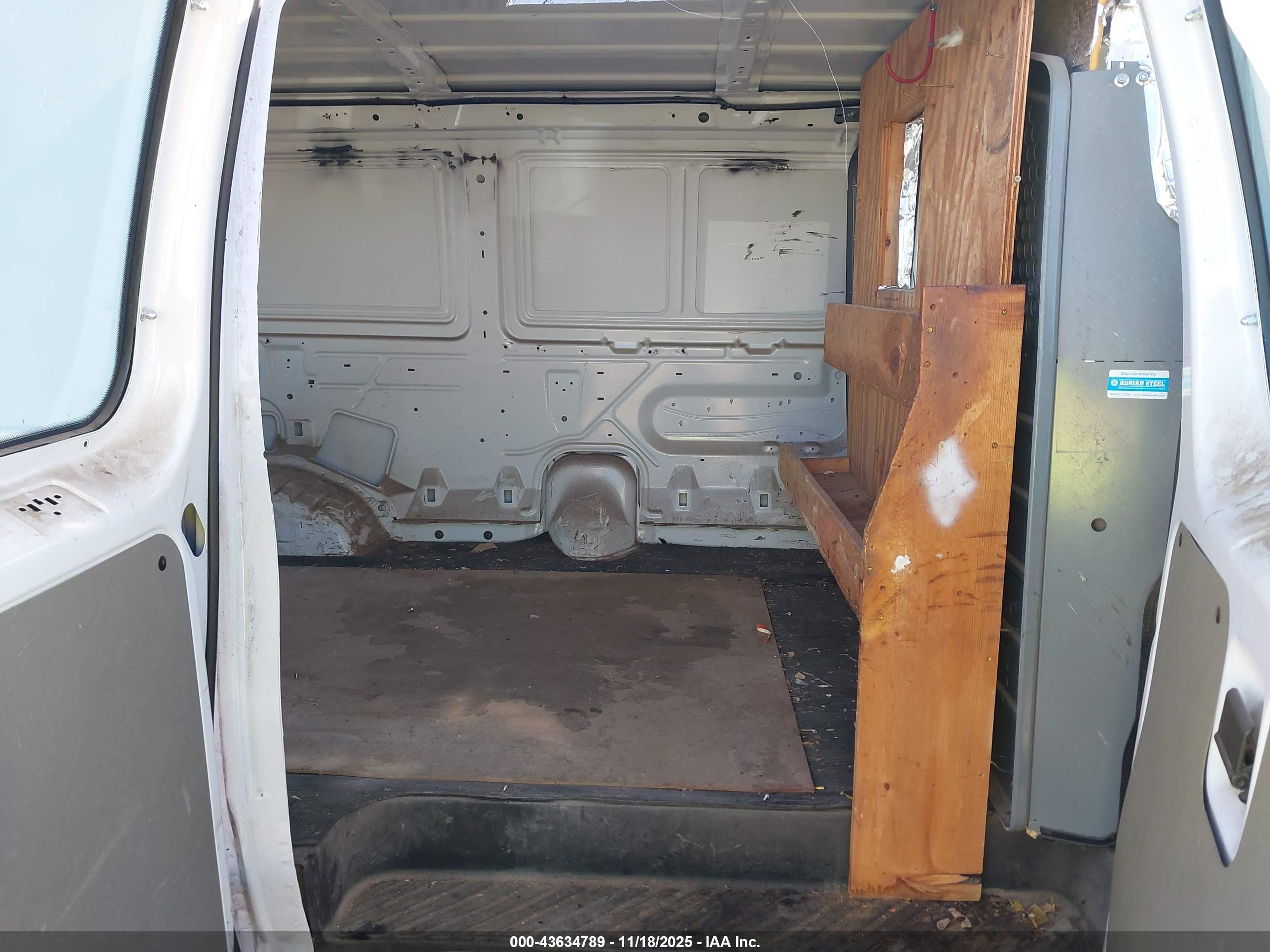 FORD E-250 image 8