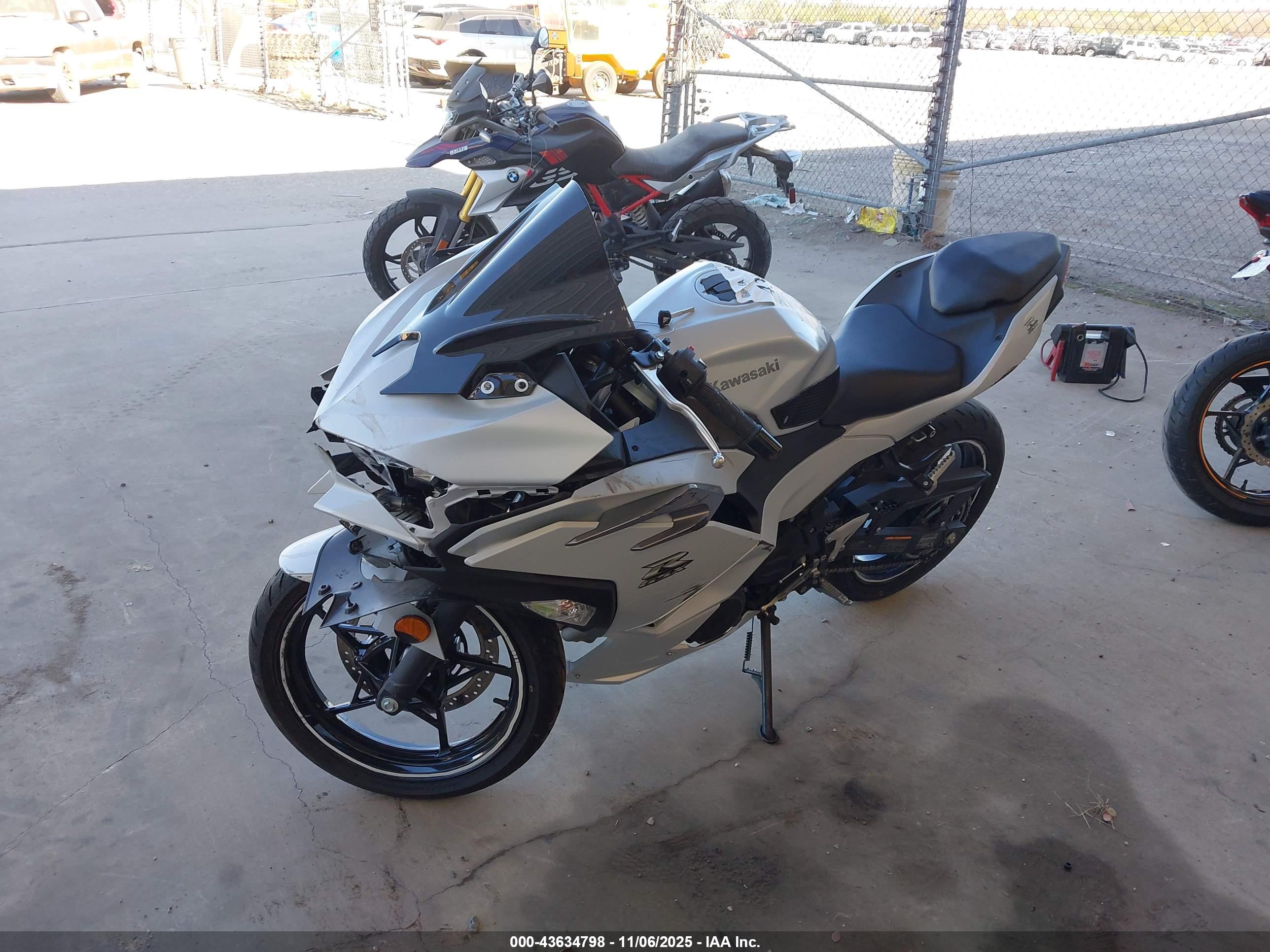 KAWASAKI EX500 image 2