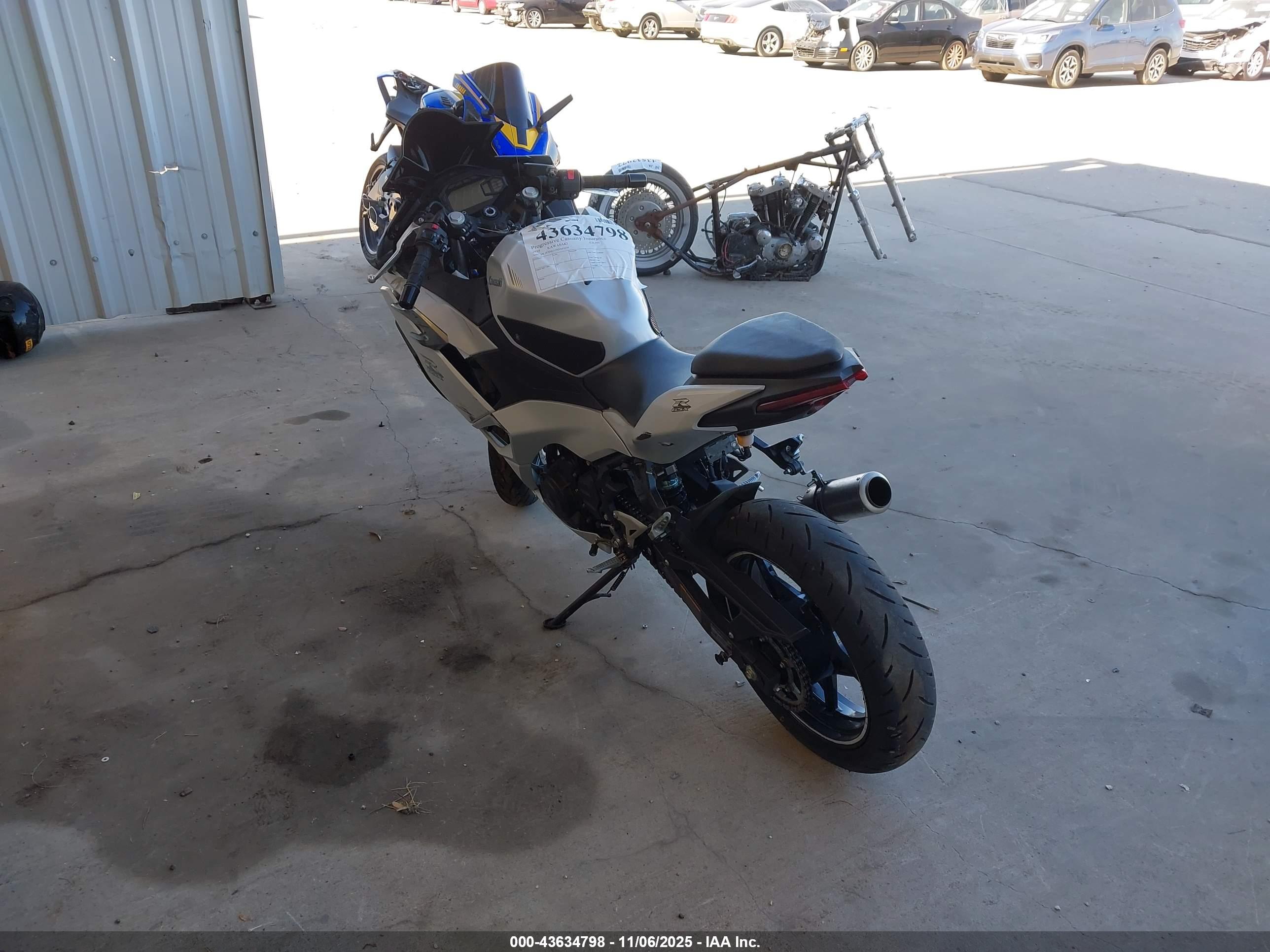 KAWASAKI EX500 image 3