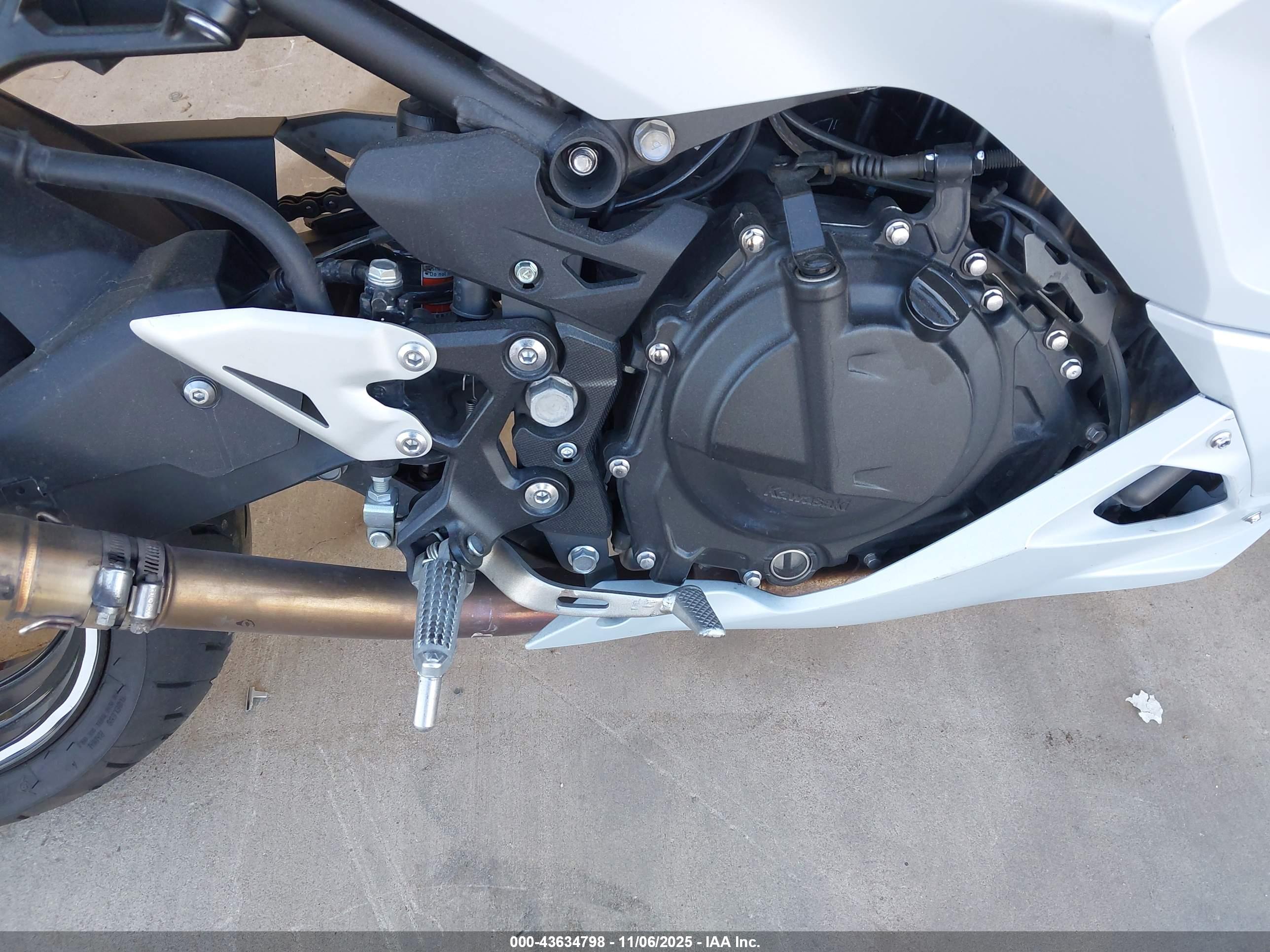KAWASAKI EX500 image 8