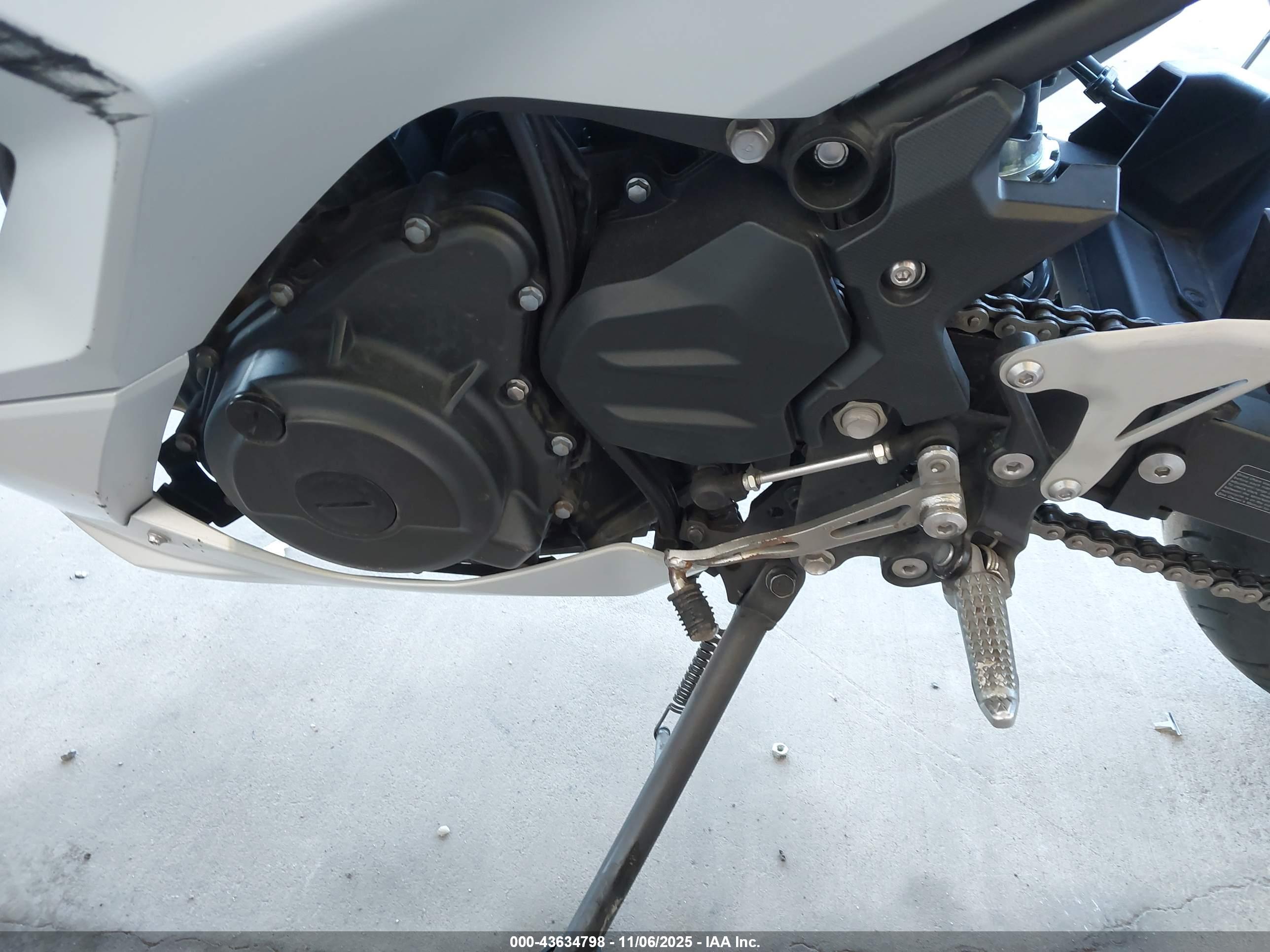 KAWASAKI EX500 image 9