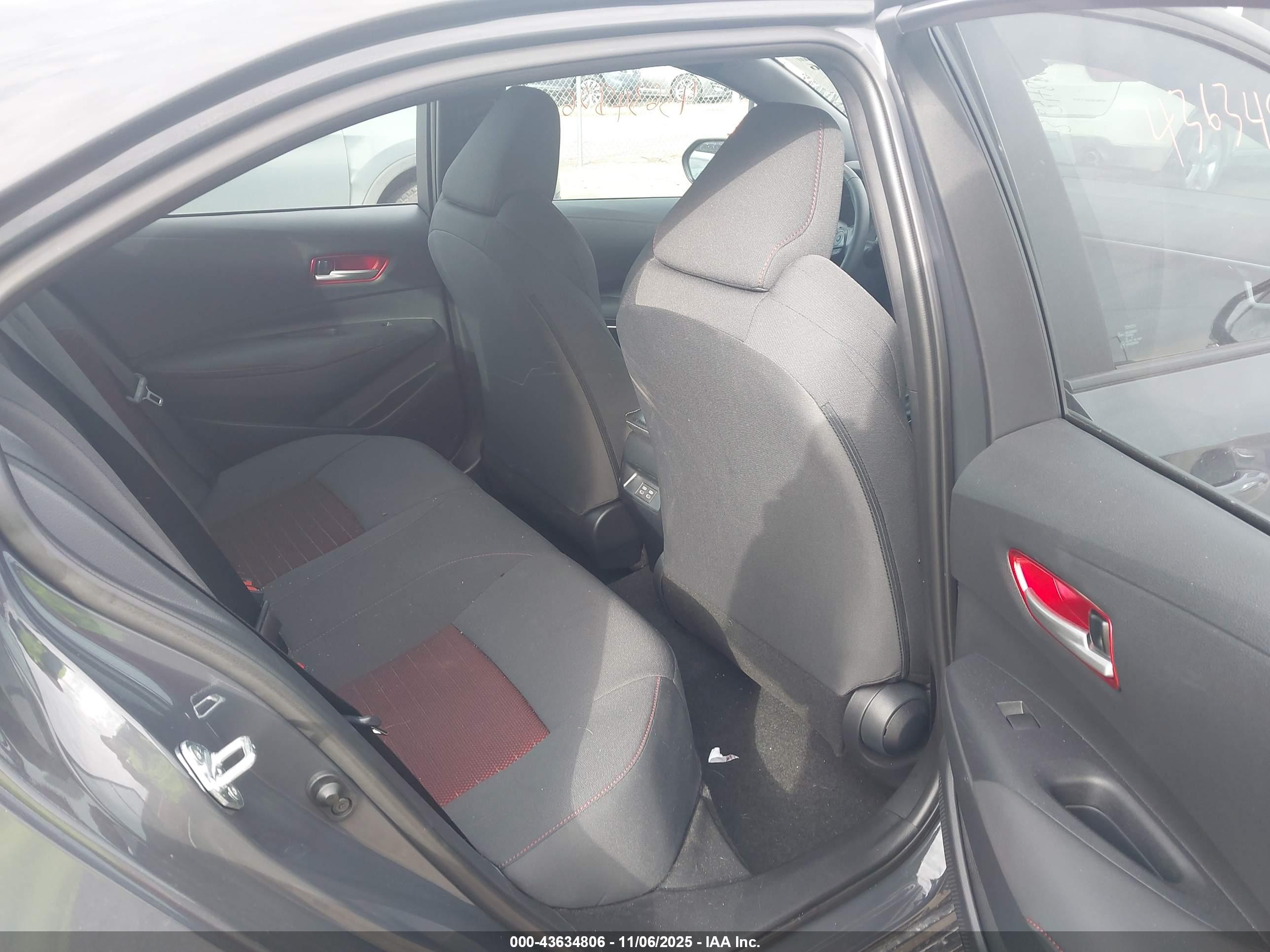 TOYOTA COROLLA image 8