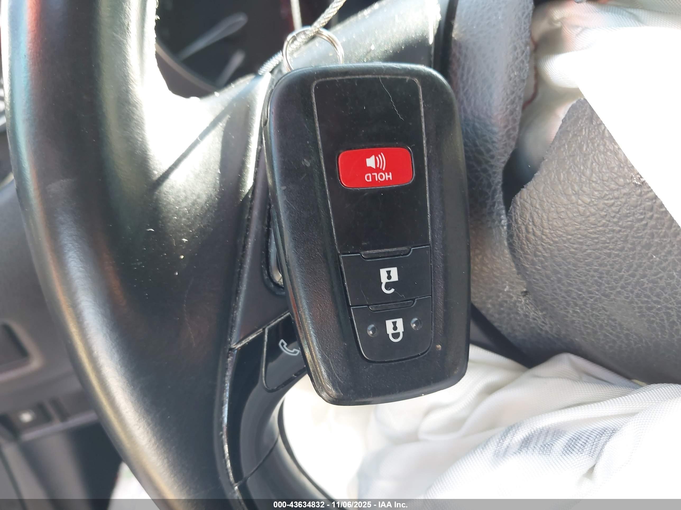 TOYOTA C-HR image 11