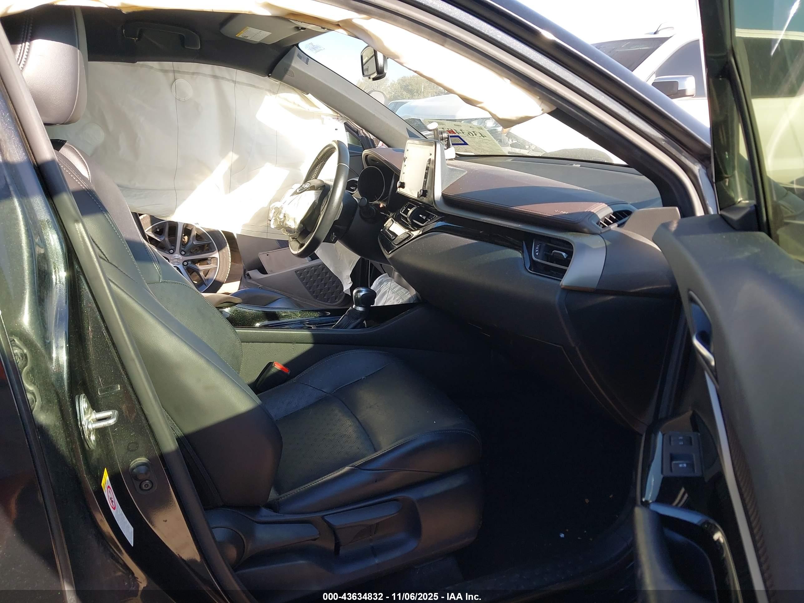 TOYOTA C-HR image 5