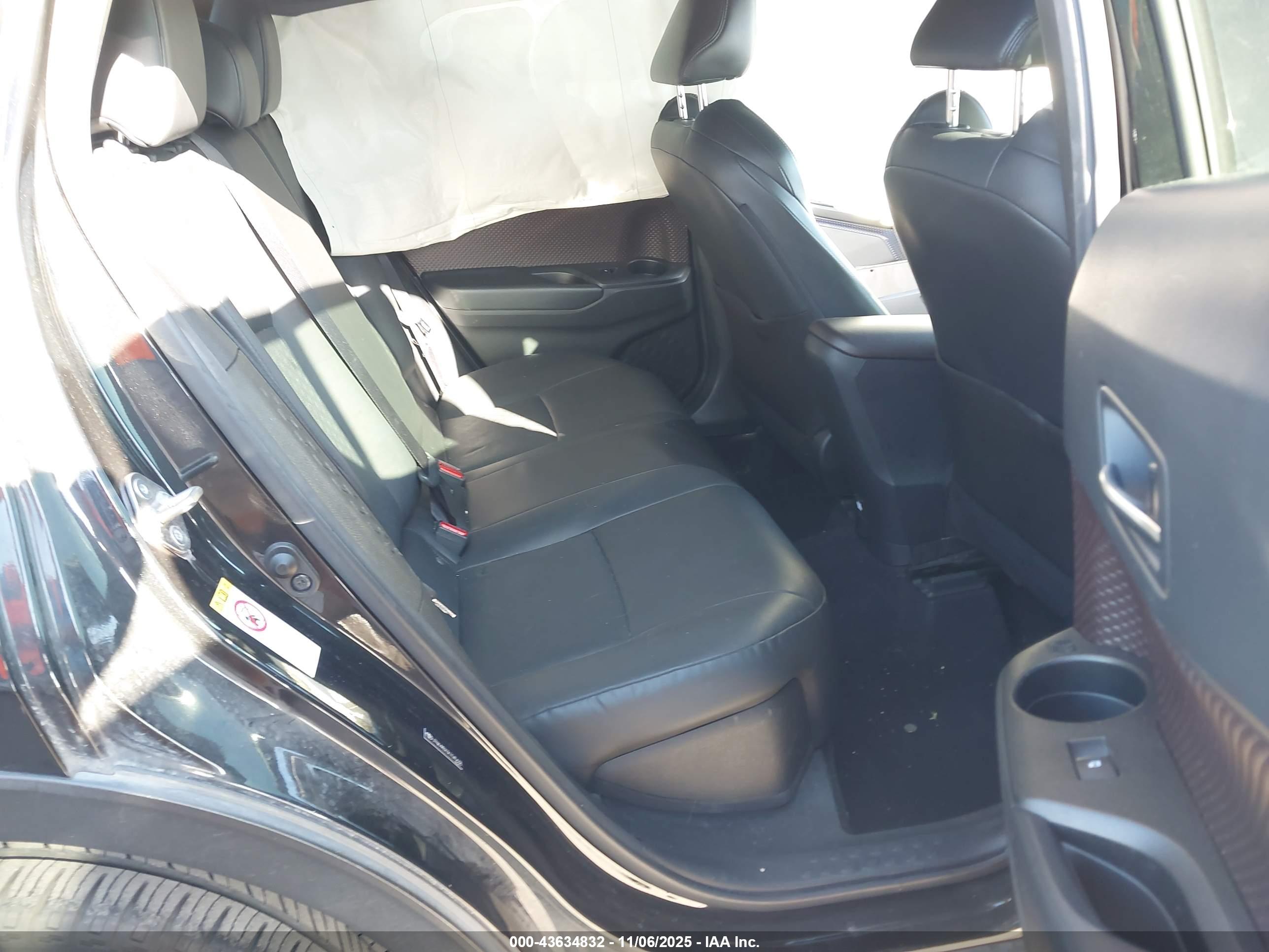 TOYOTA C-HR image 8