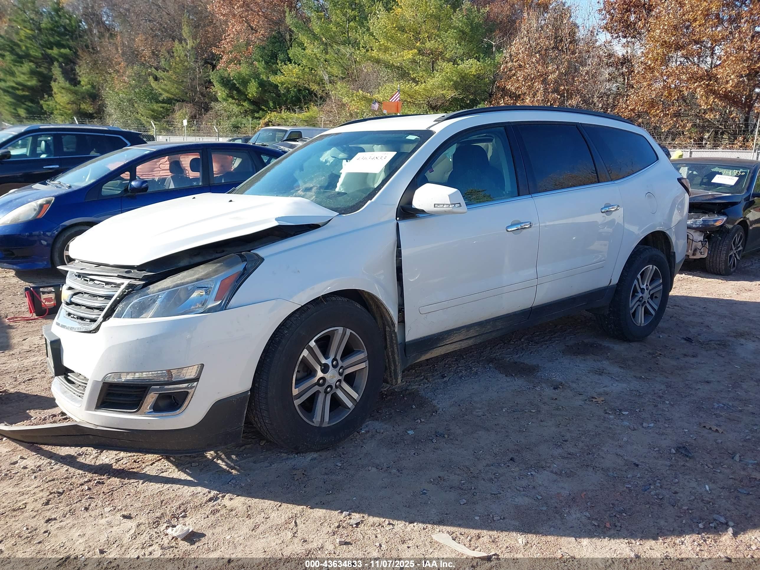 CHEVROLET TRAVERSE image 2