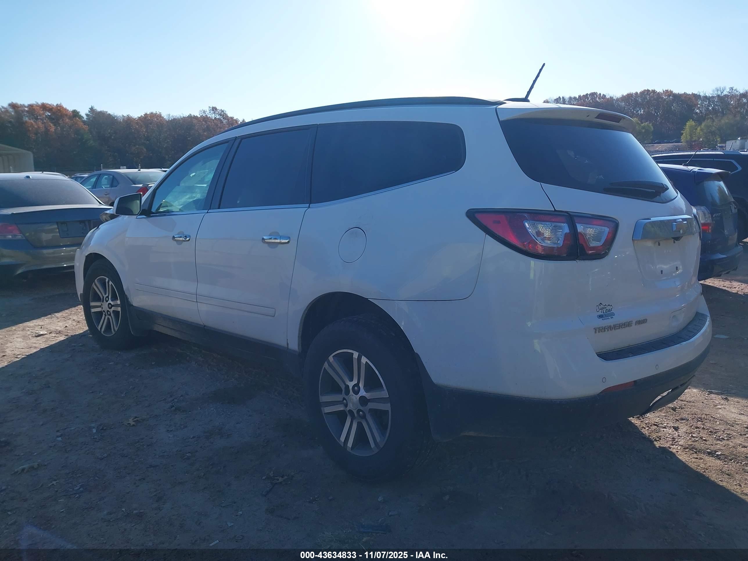 CHEVROLET TRAVERSE image 3
