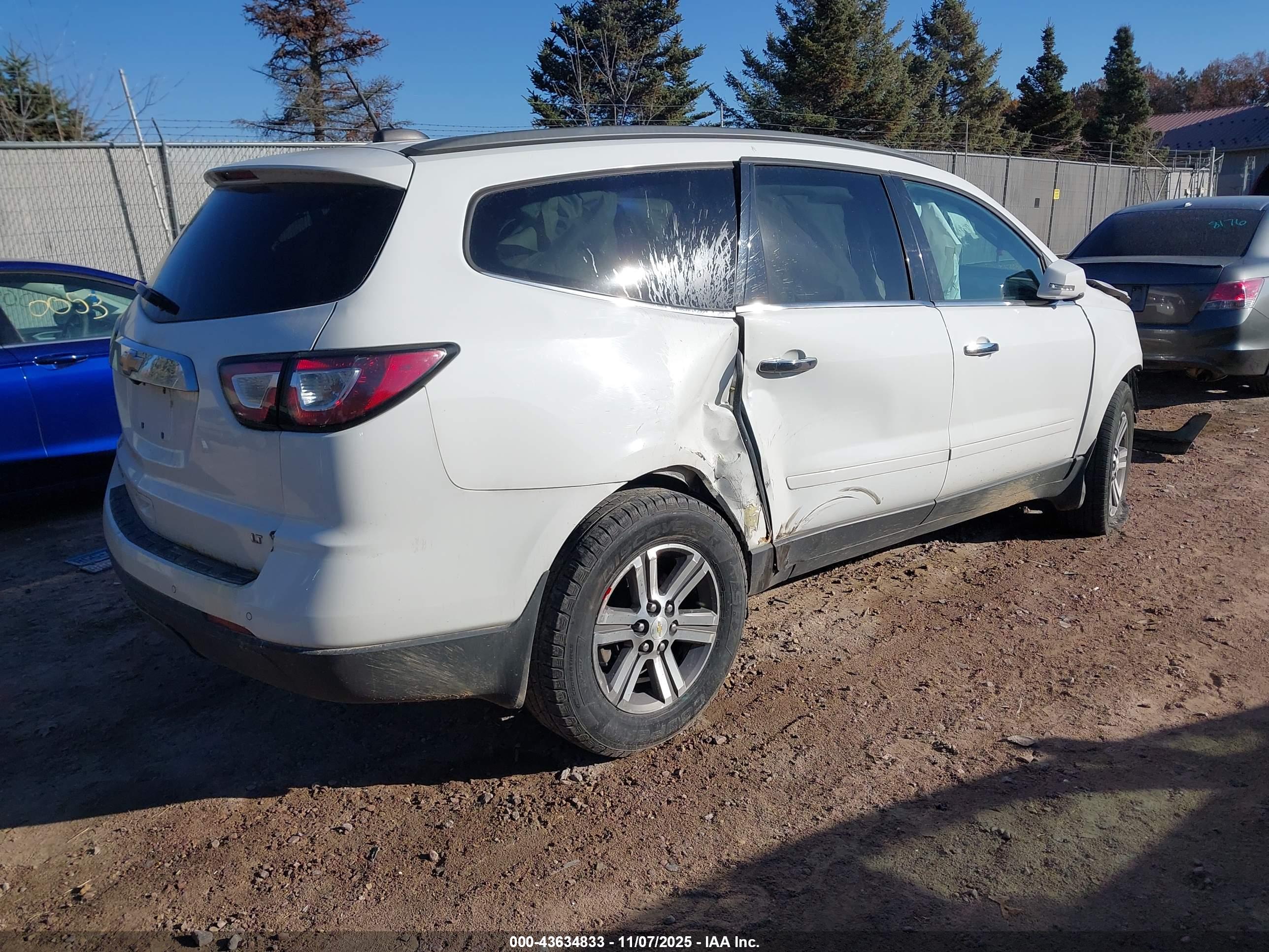 CHEVROLET TRAVERSE image 4