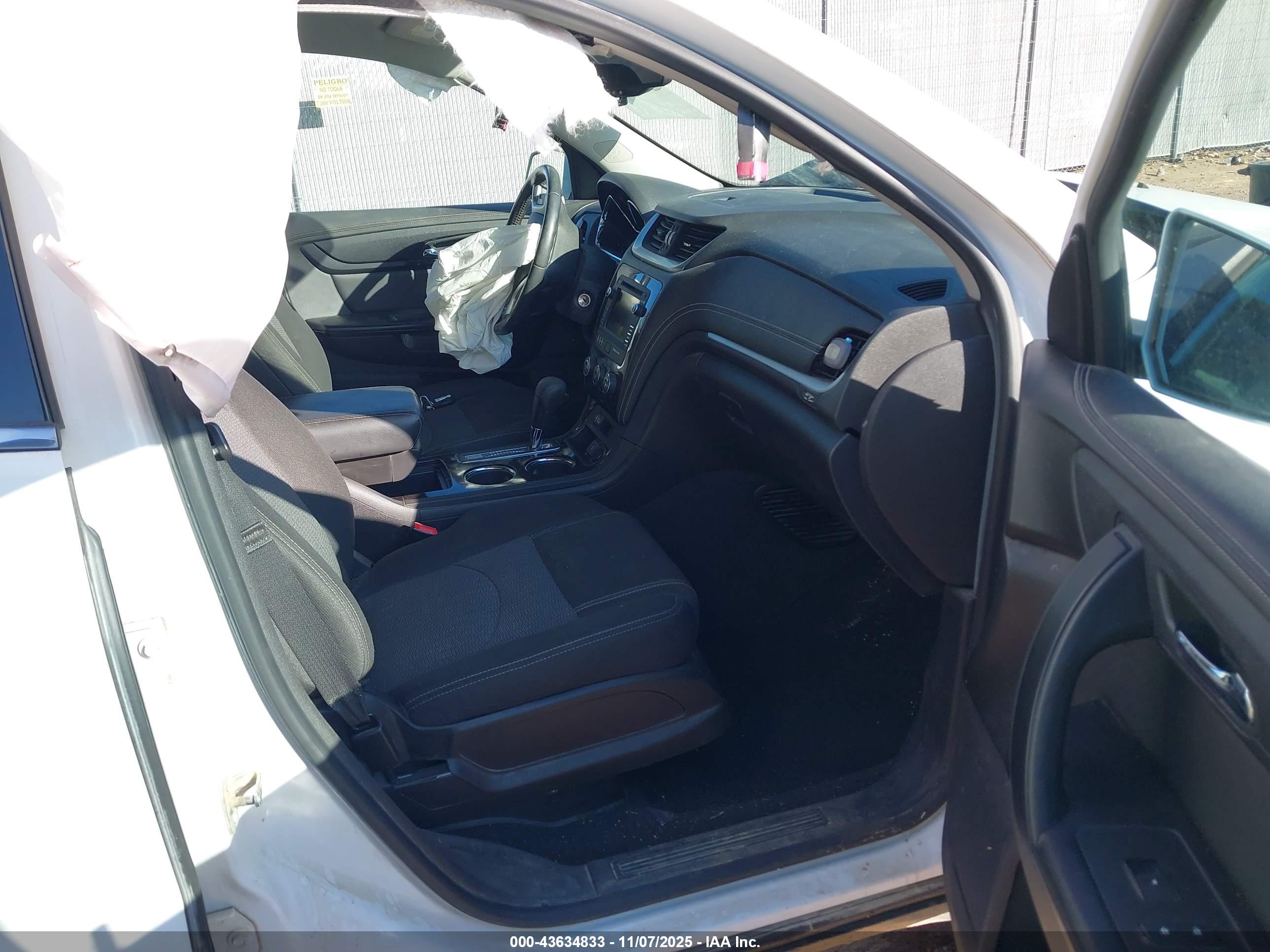 CHEVROLET TRAVERSE image 5