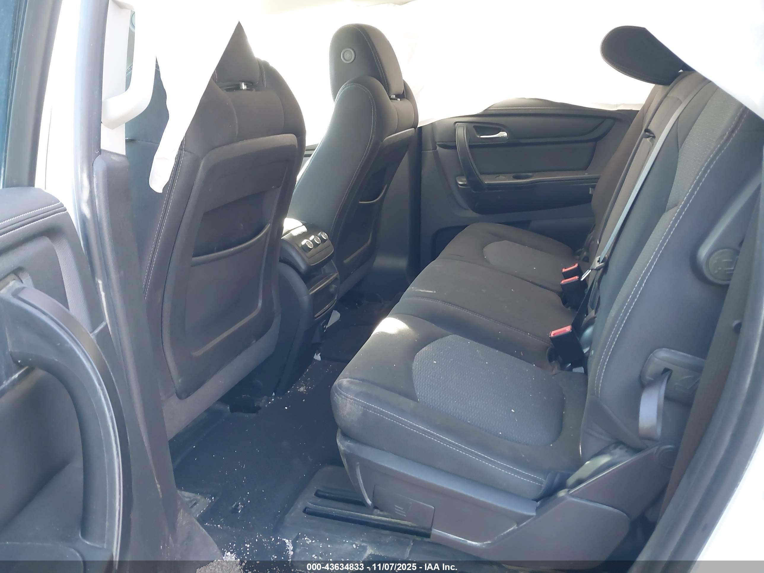 CHEVROLET TRAVERSE image 8