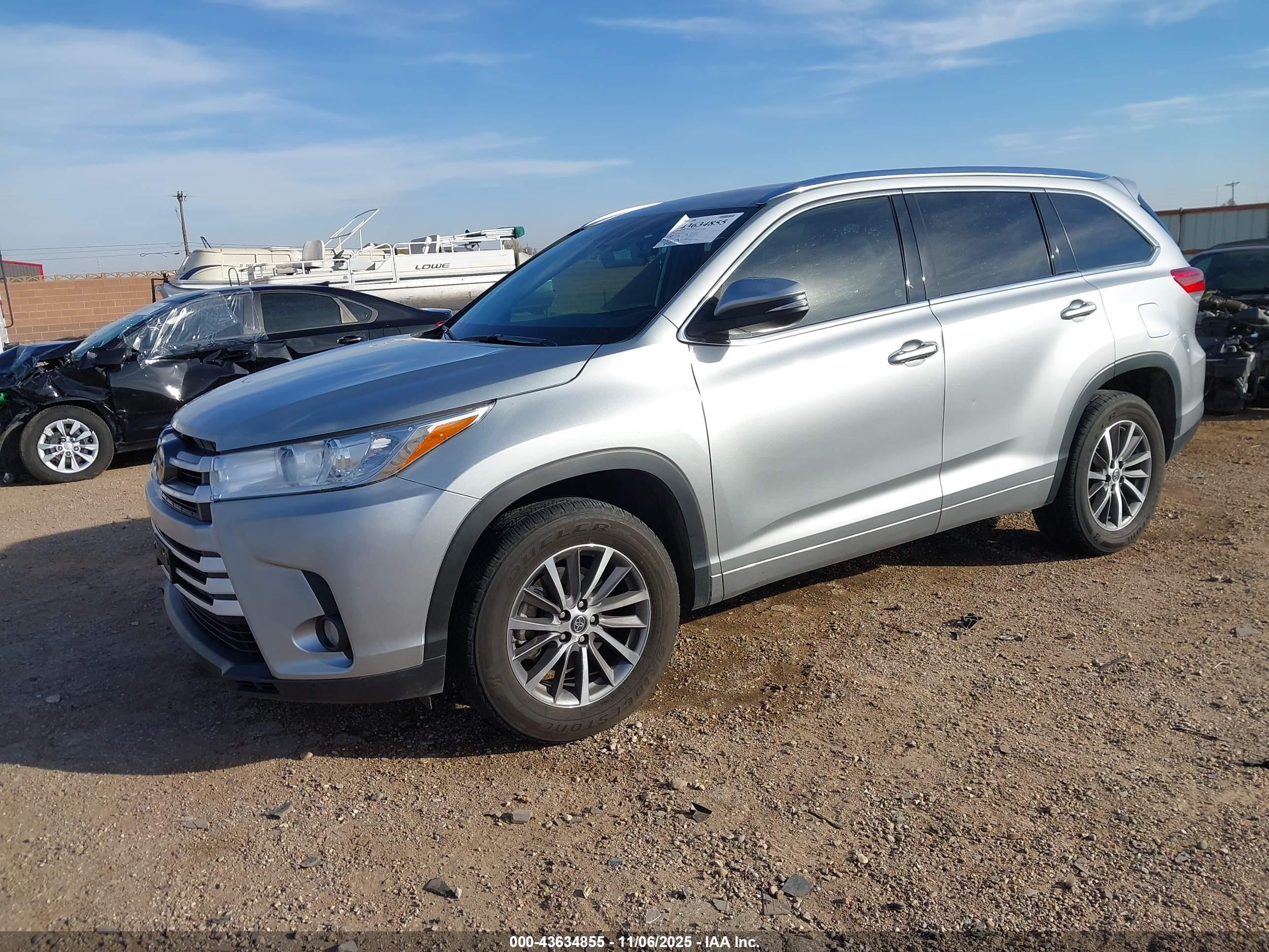 TOYOTA HIGHLANDER image 2