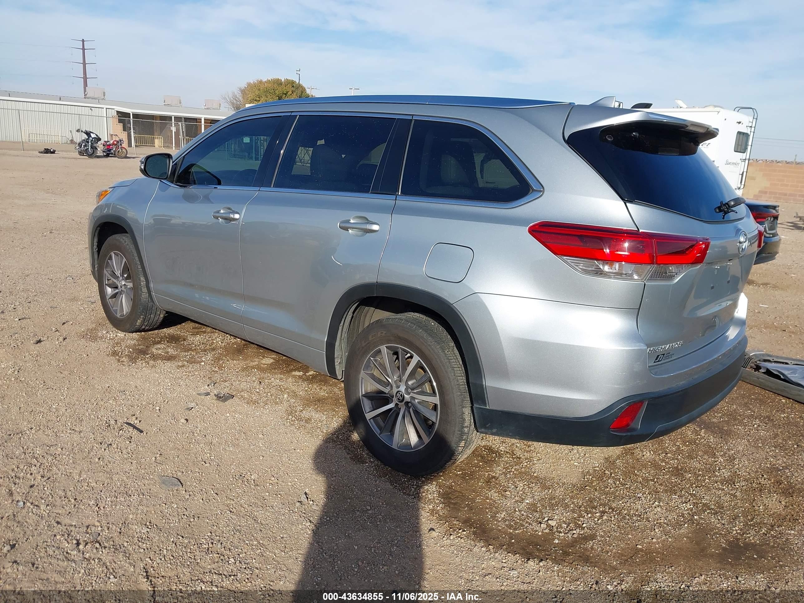 TOYOTA HIGHLANDER image 3