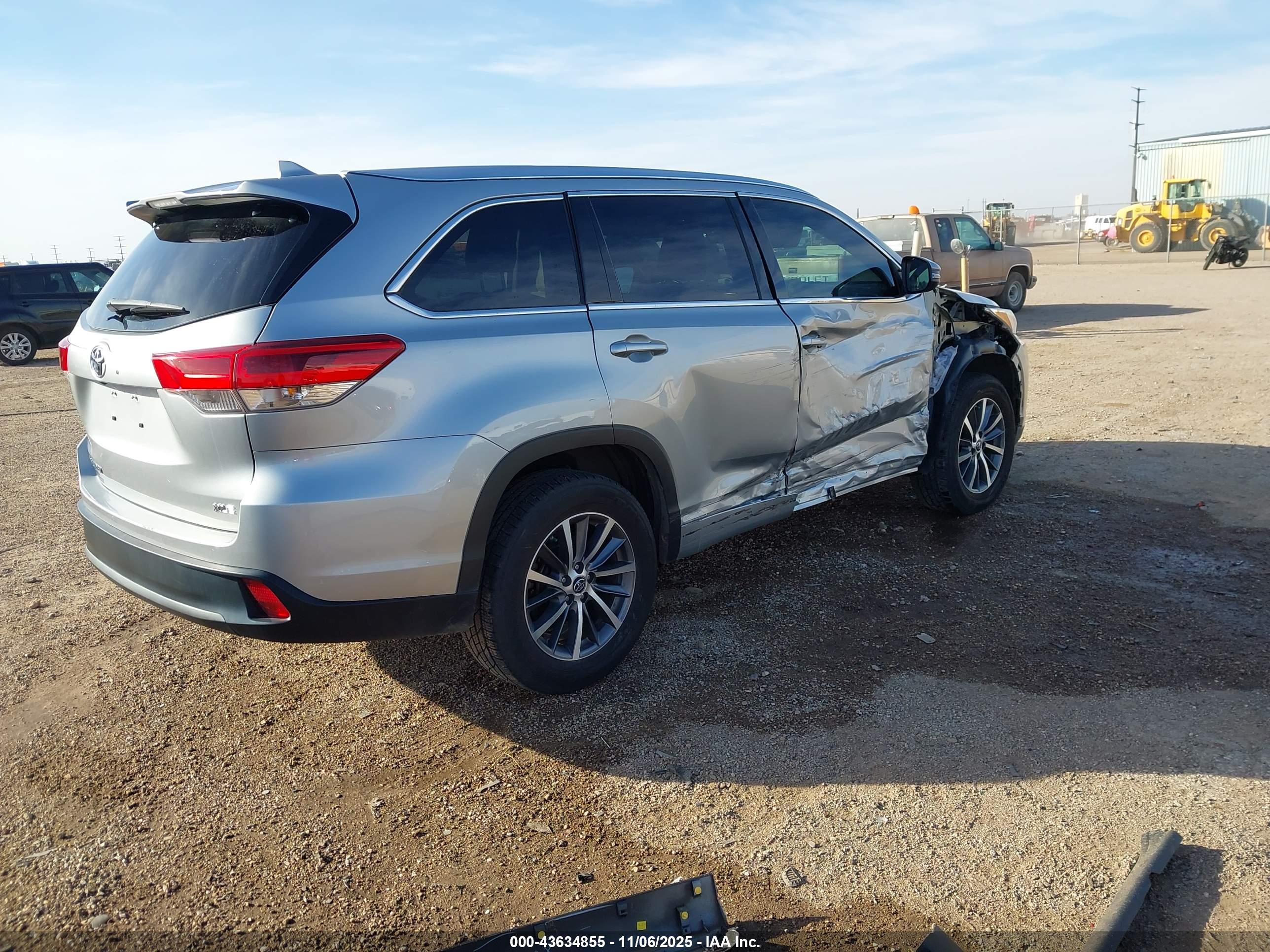TOYOTA HIGHLANDER image 4