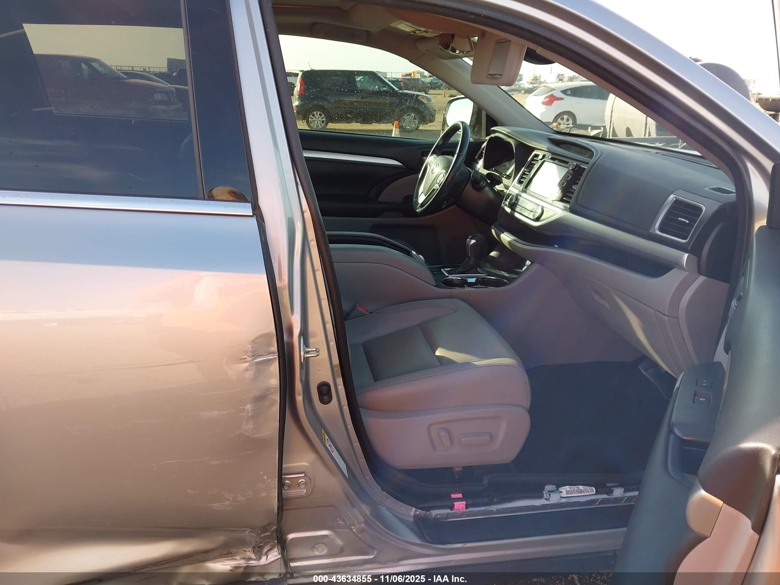 TOYOTA HIGHLANDER image 5