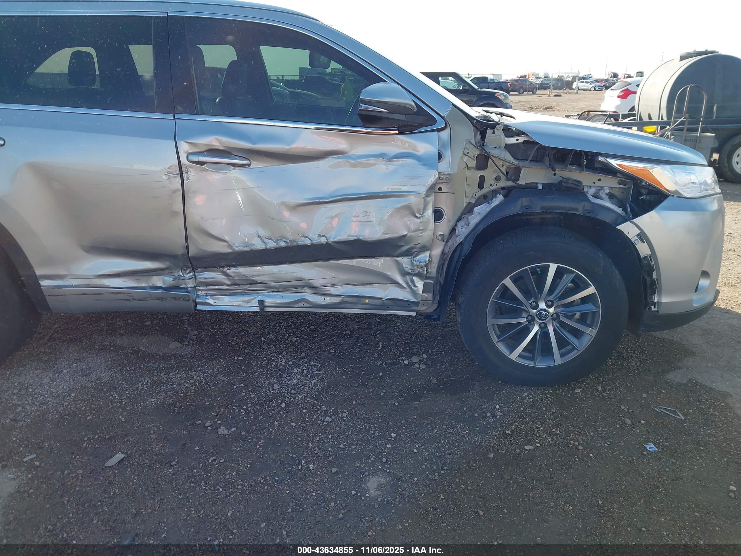 TOYOTA HIGHLANDER image 6