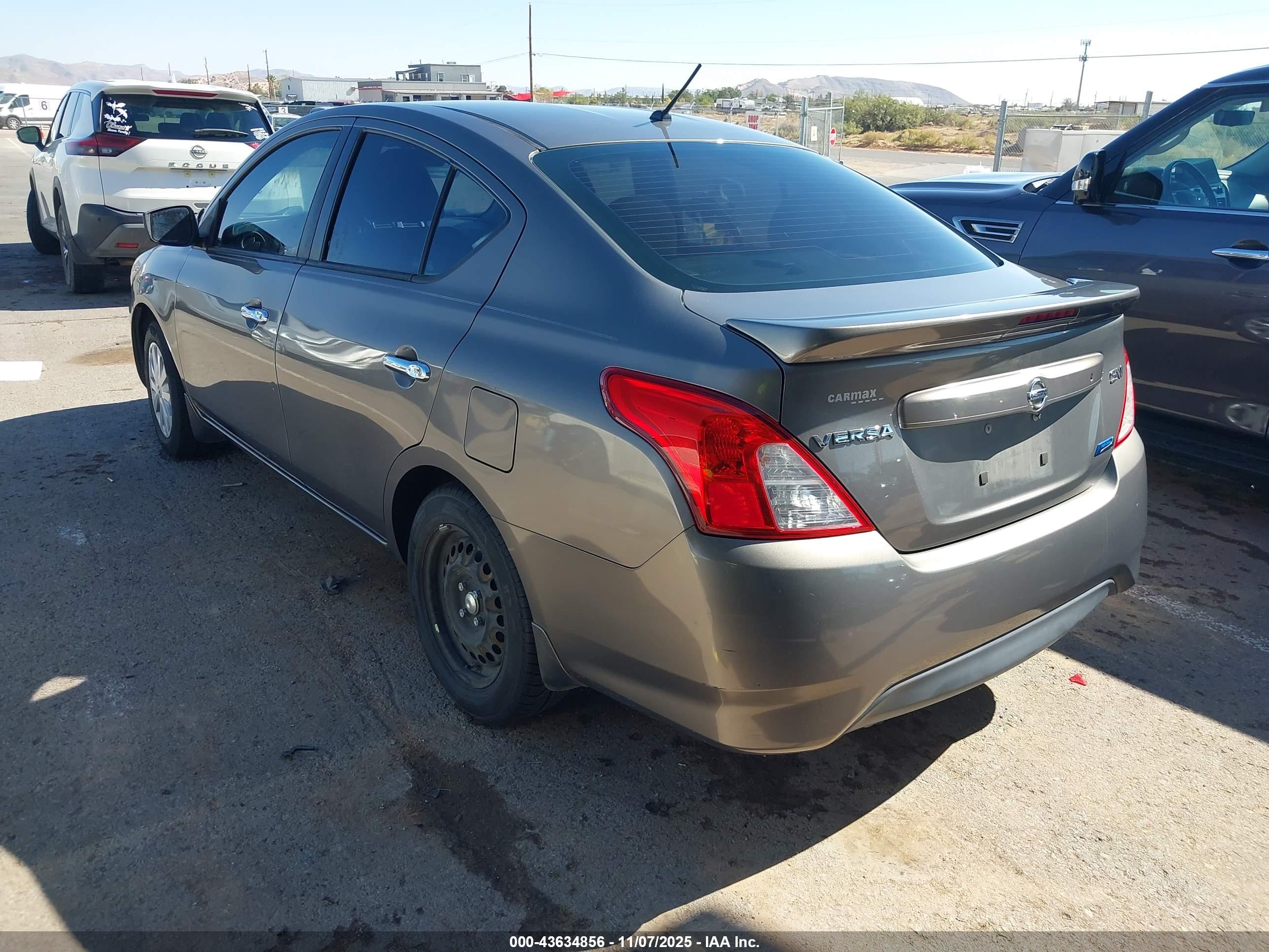 NISSAN VERSA image 3