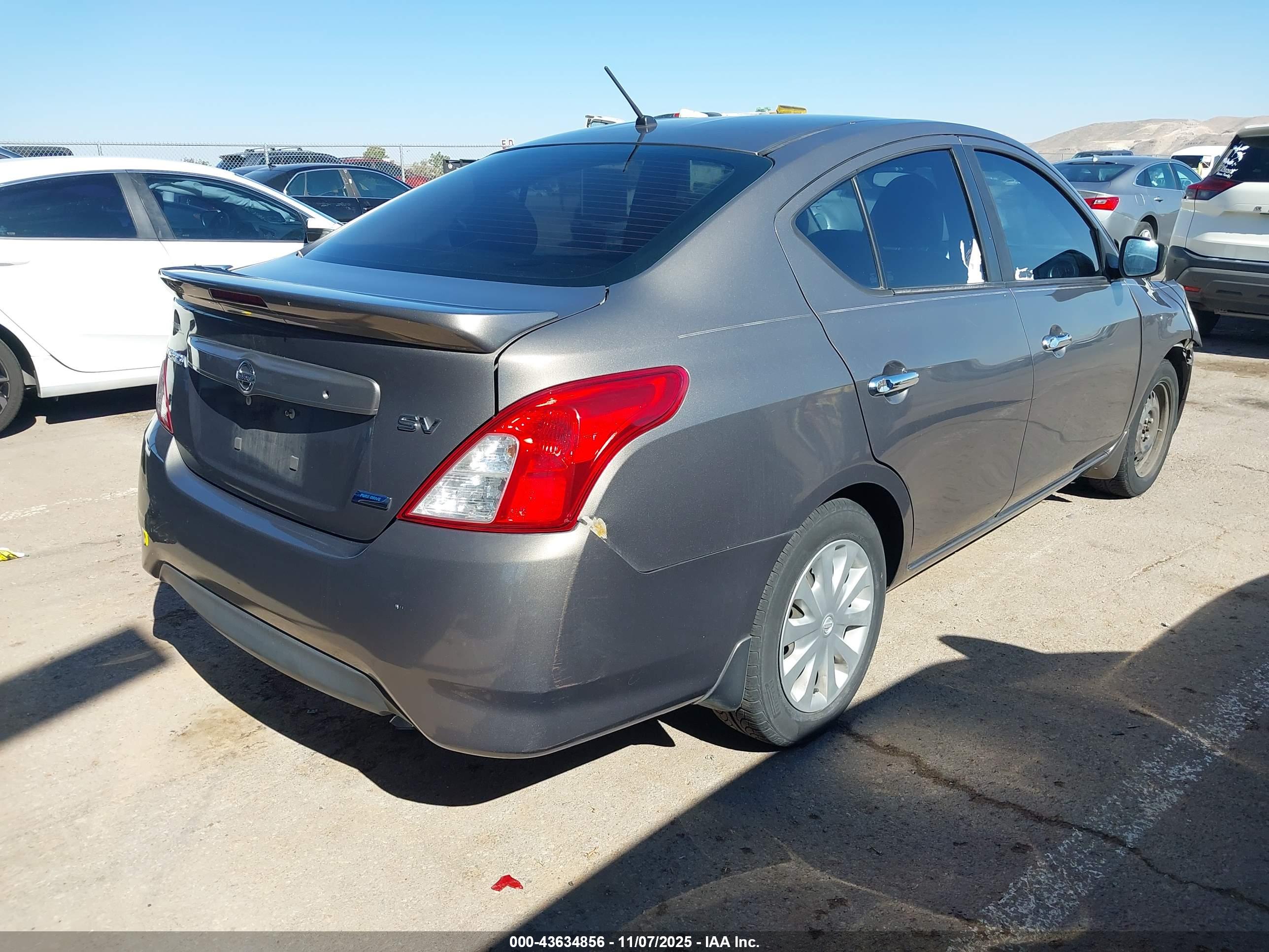 NISSAN VERSA image 4