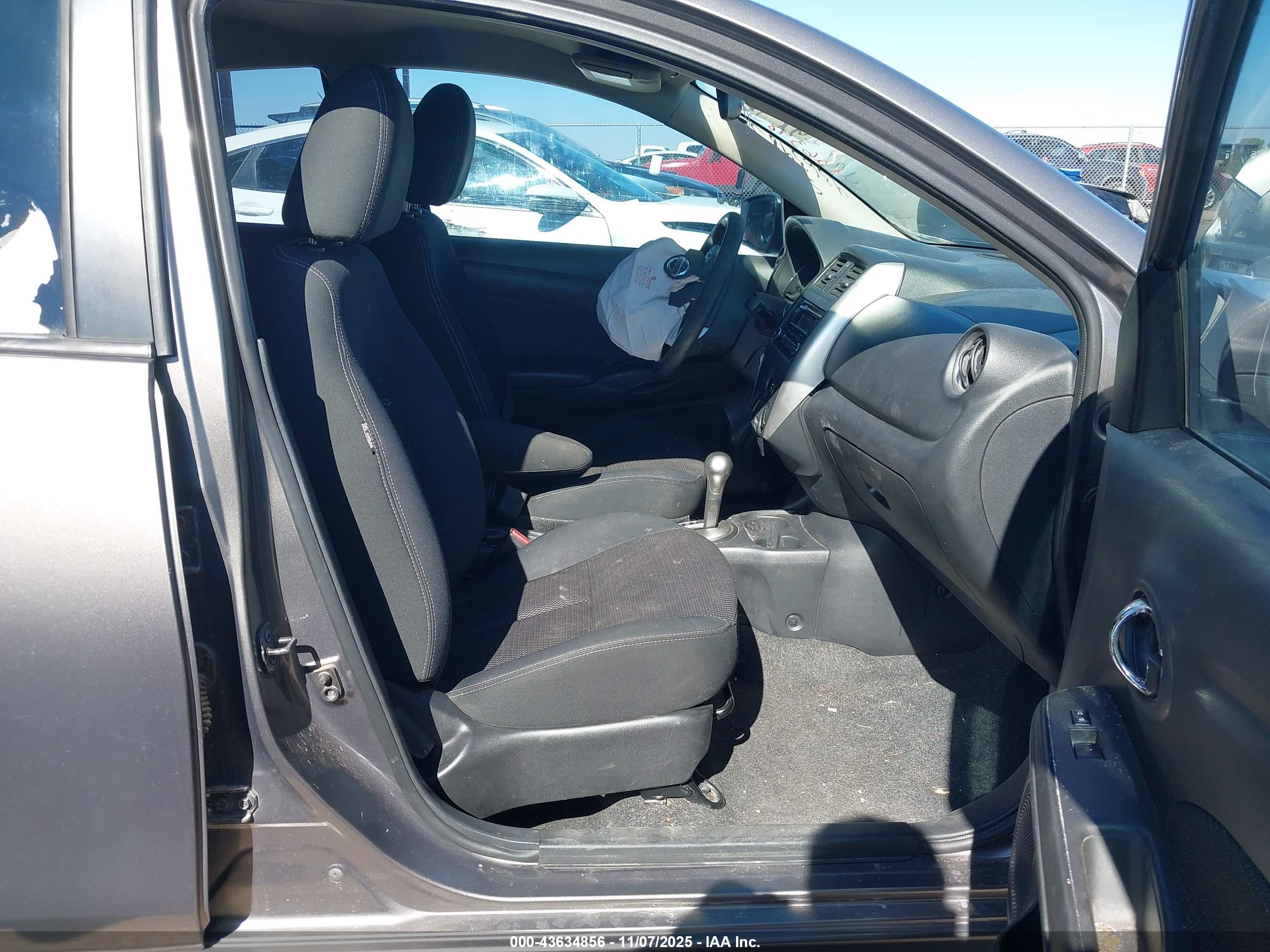 NISSAN VERSA image 5