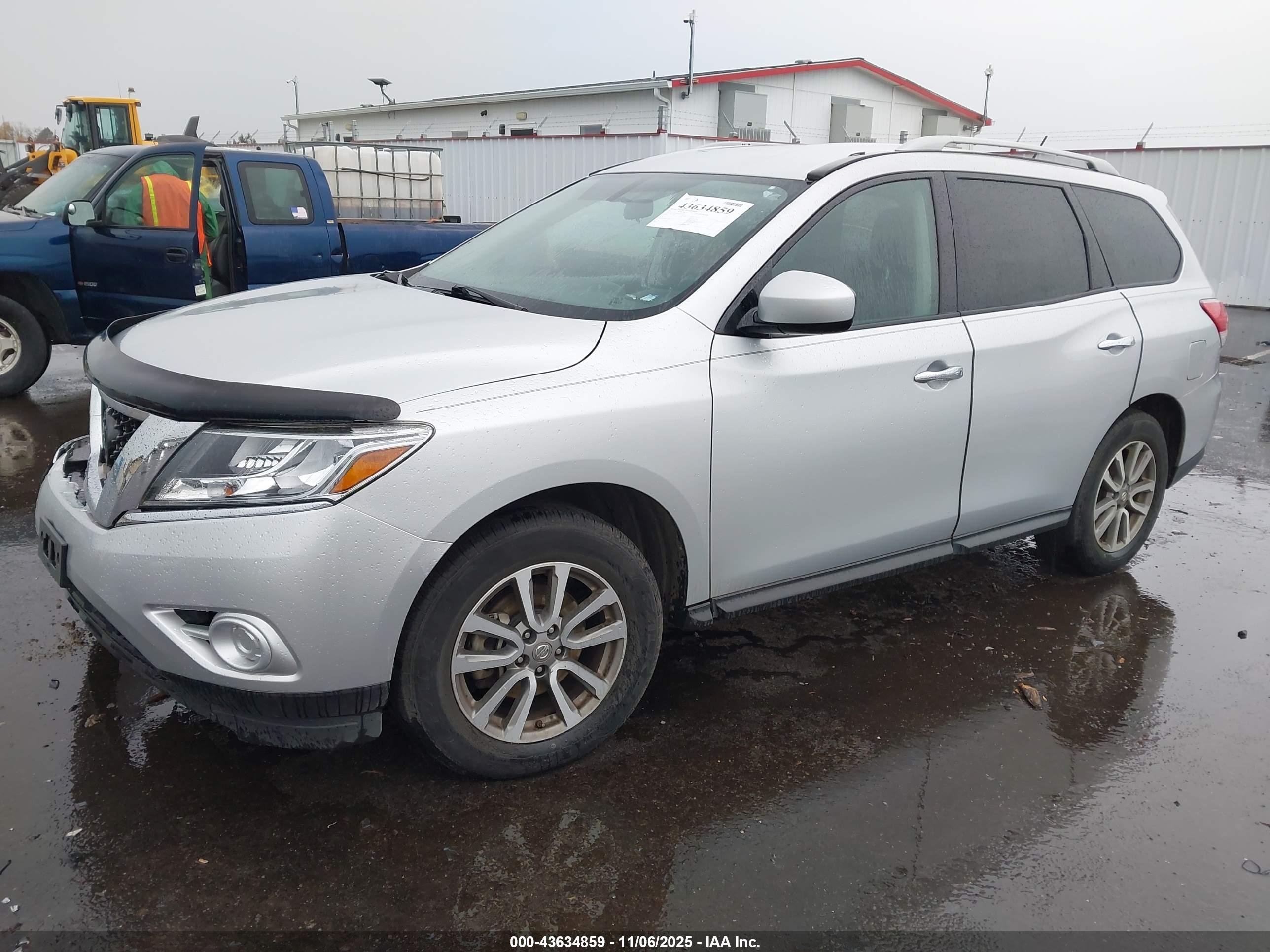 NISSAN PATHFINDER image 2