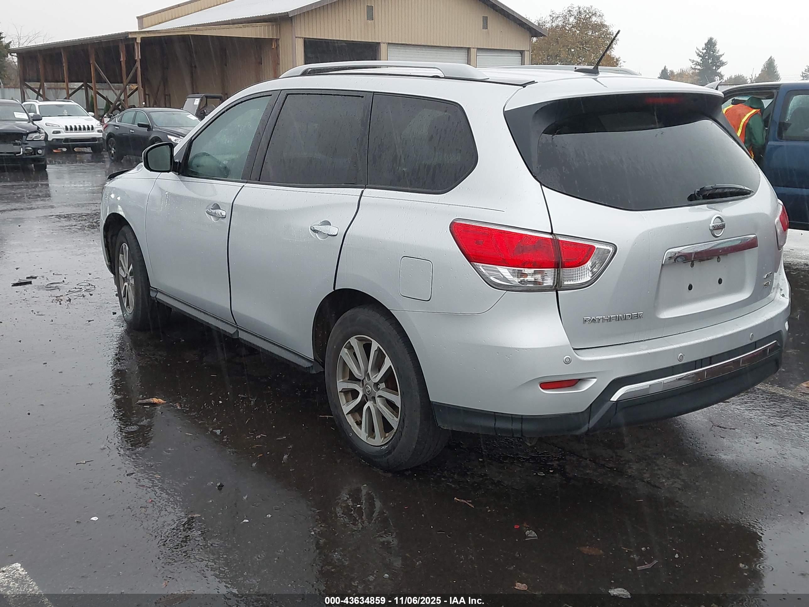 NISSAN PATHFINDER image 3