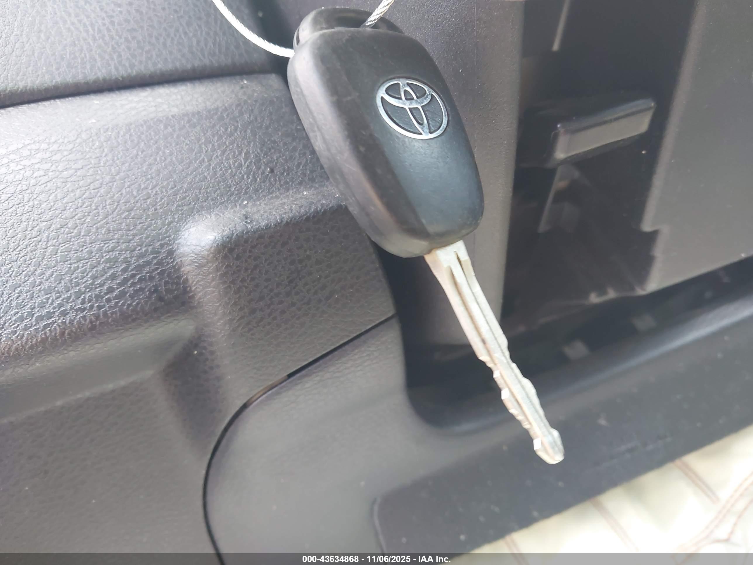 TOYOTA COROLLA image 11