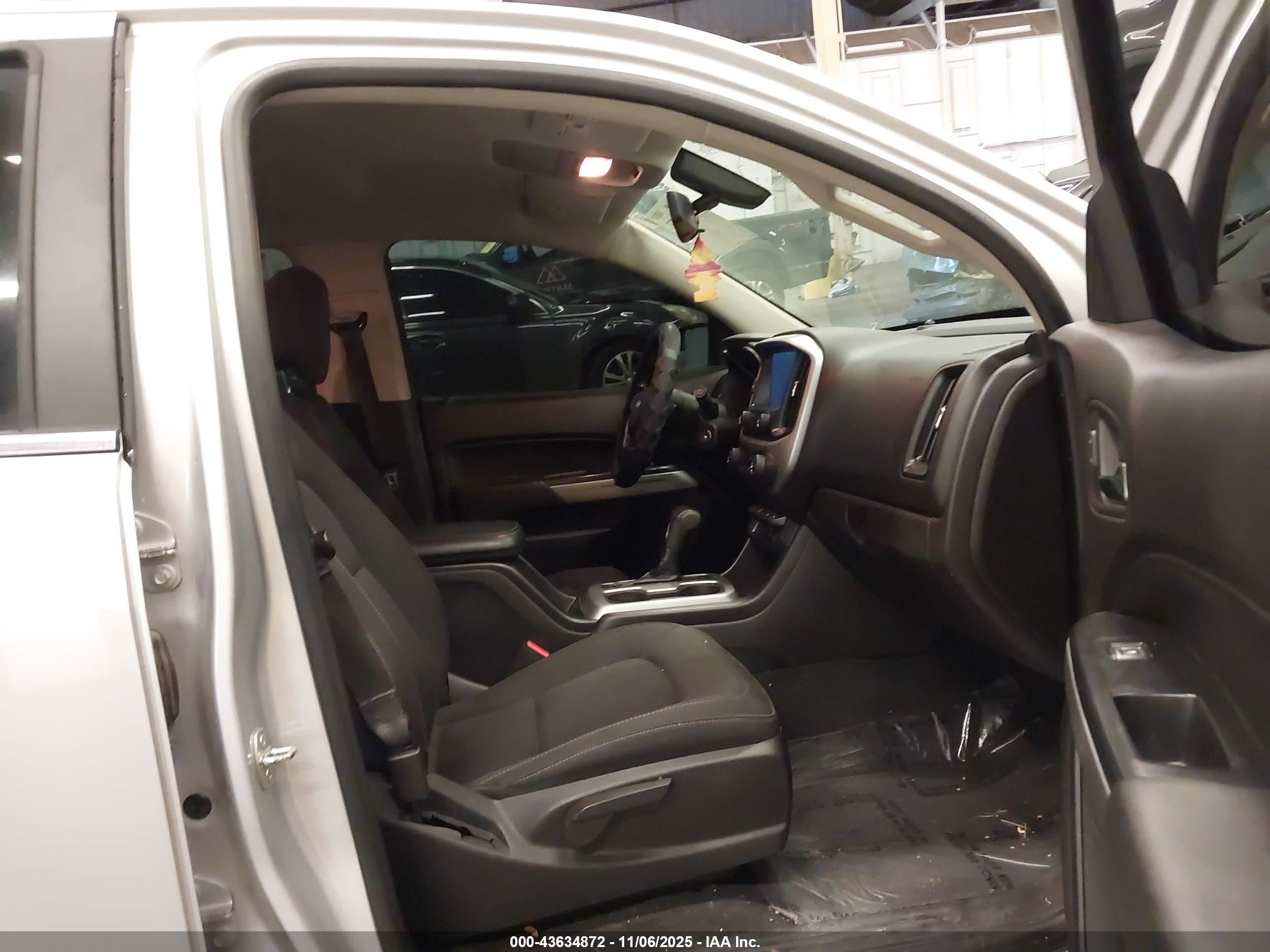 CHEVROLET COLORADO image 5