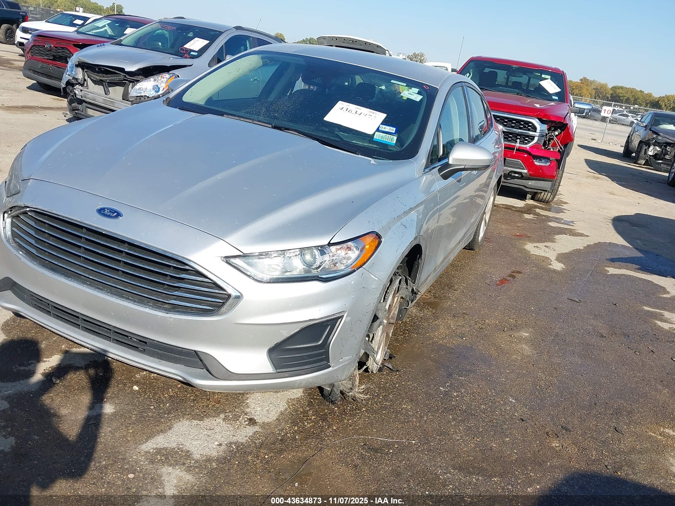 FORD FUSION image 2