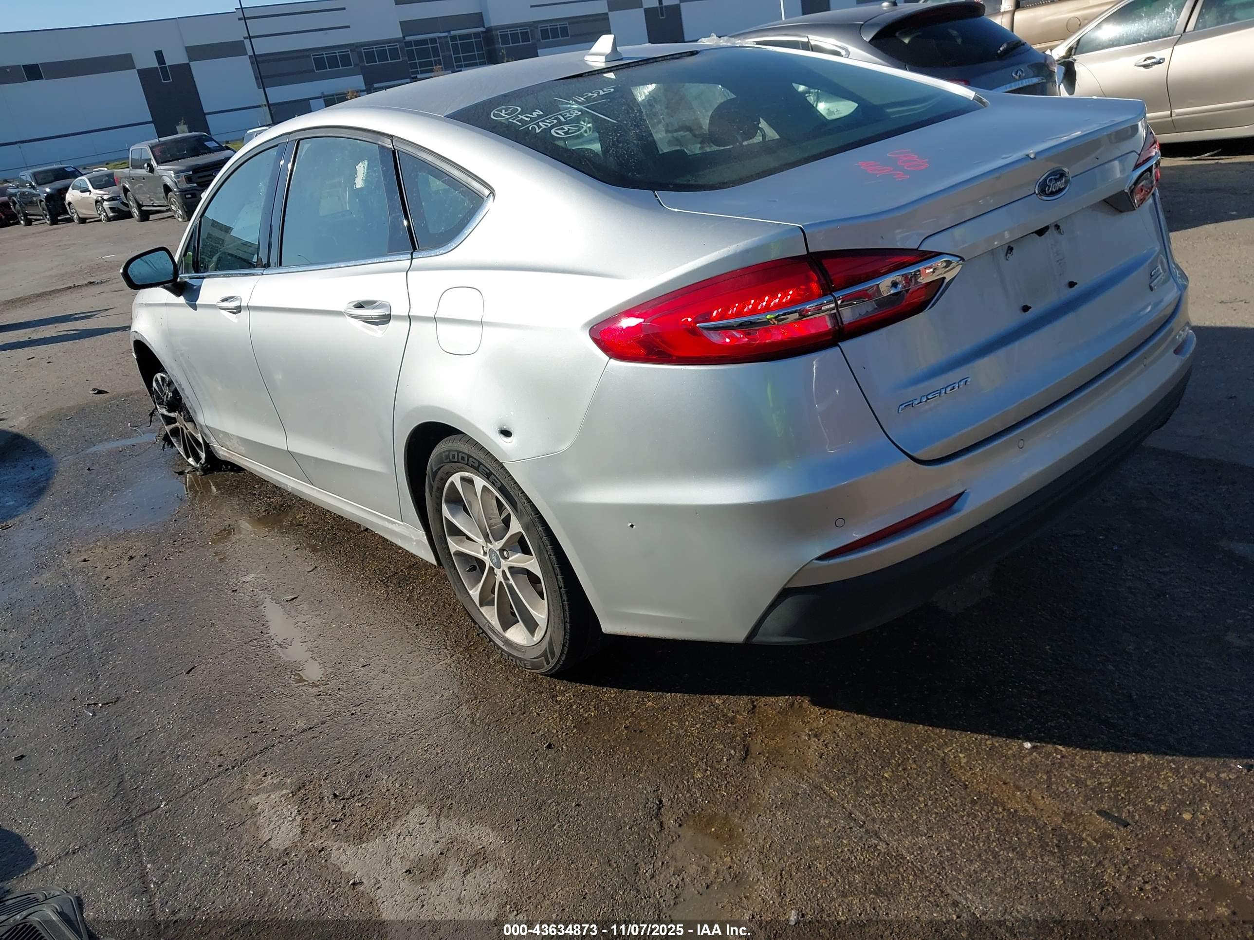 FORD FUSION image 3