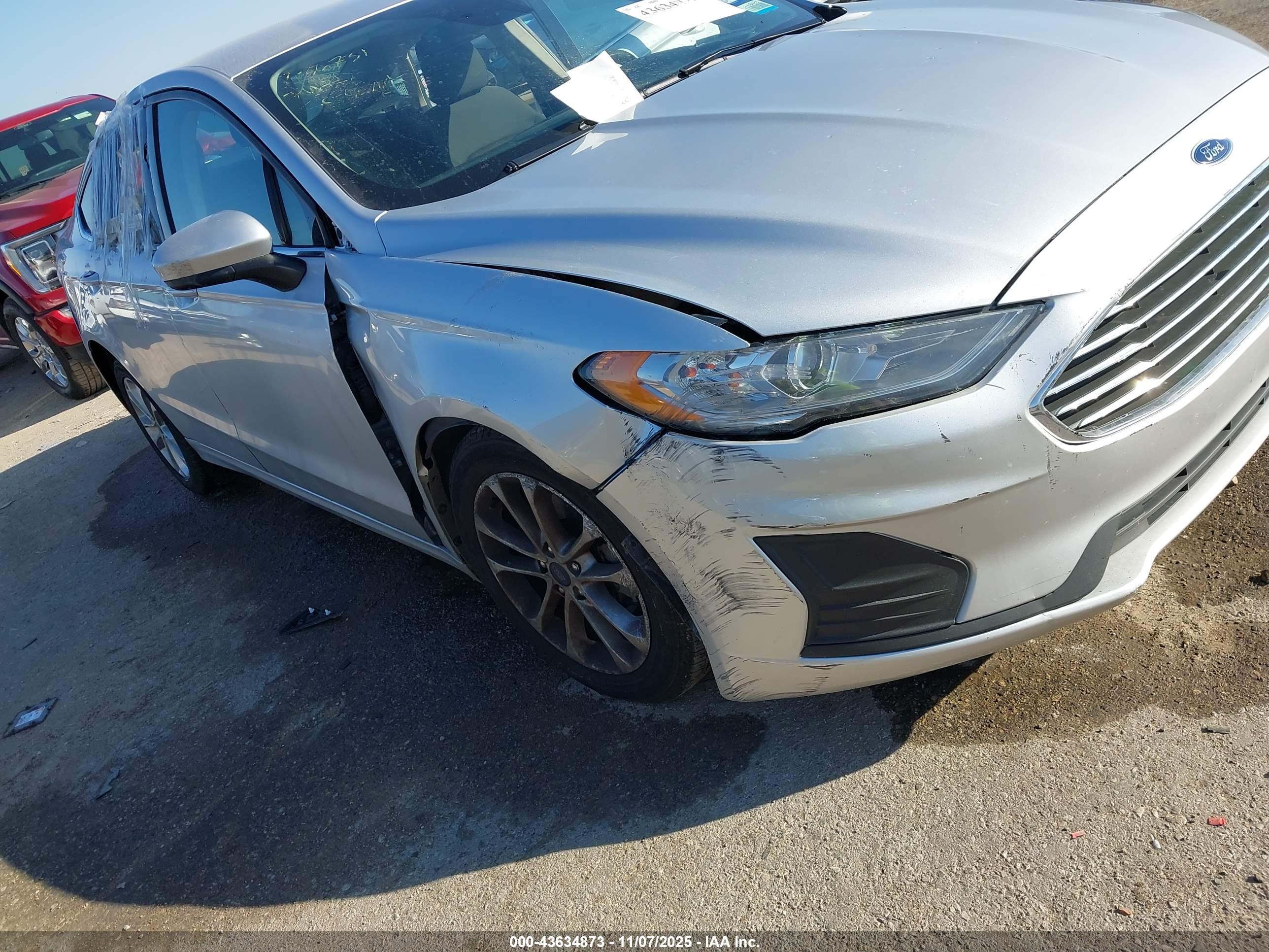 FORD FUSION image 6
