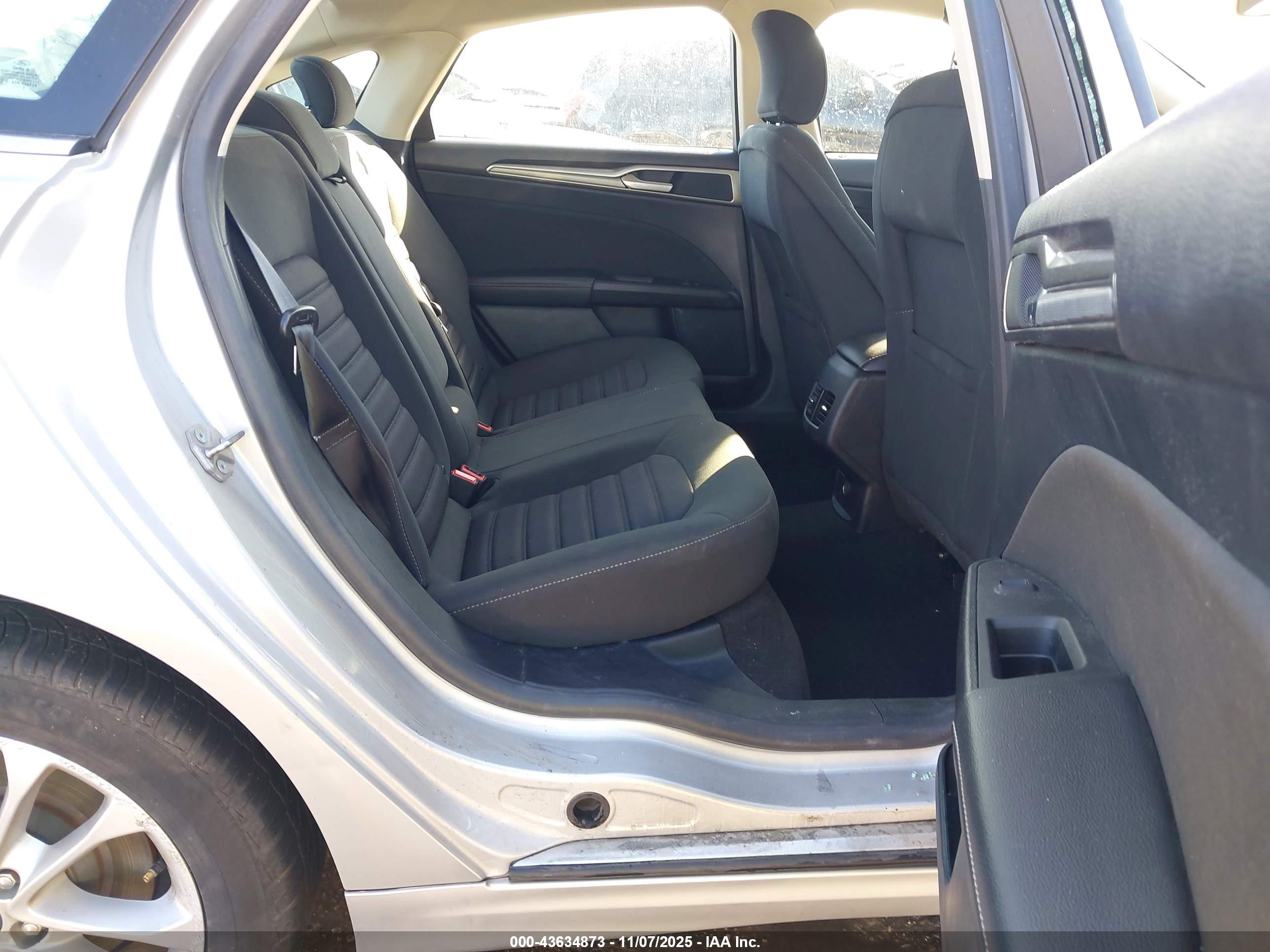 FORD FUSION image 8