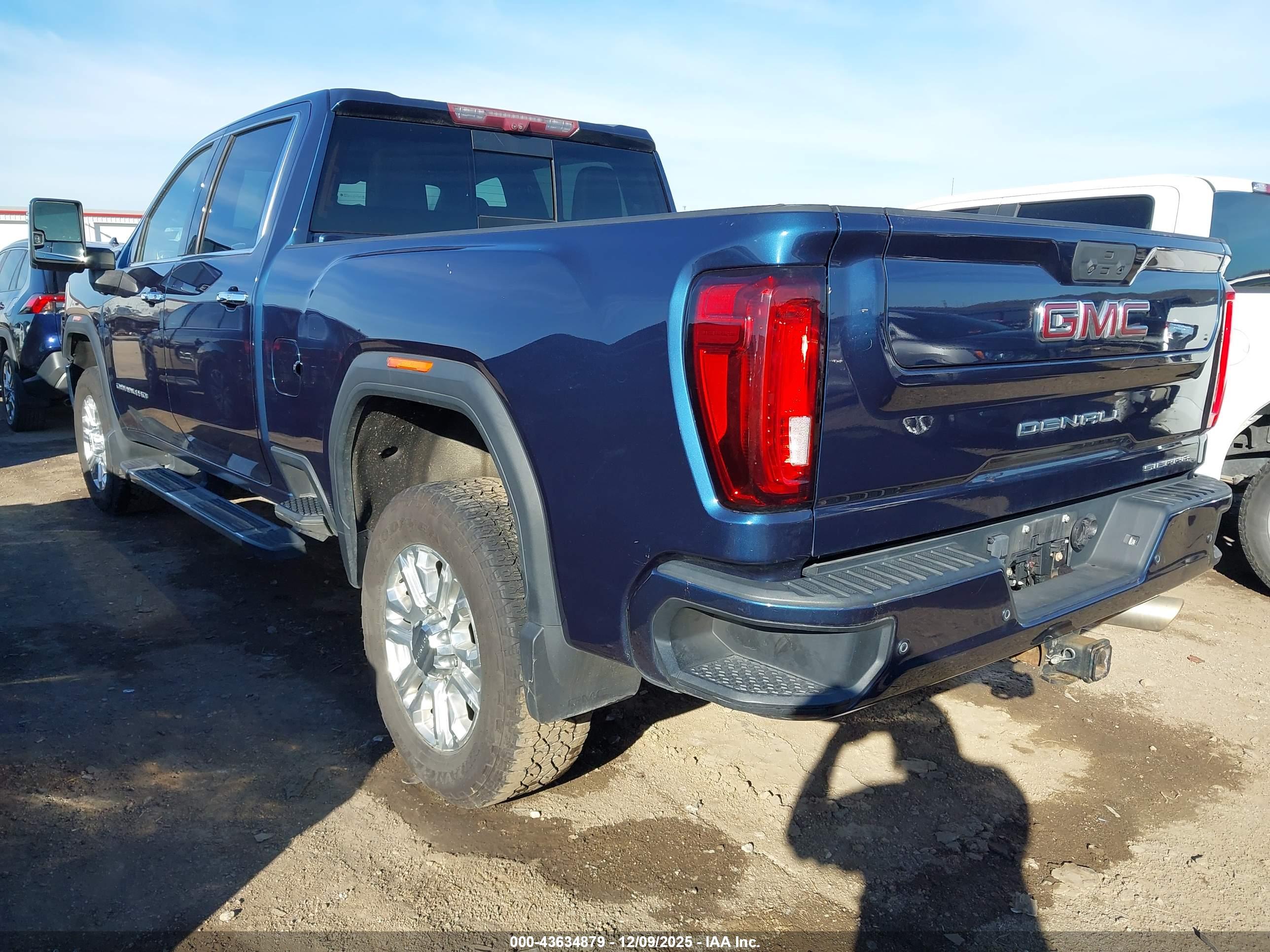 GMC SIERRA image 3