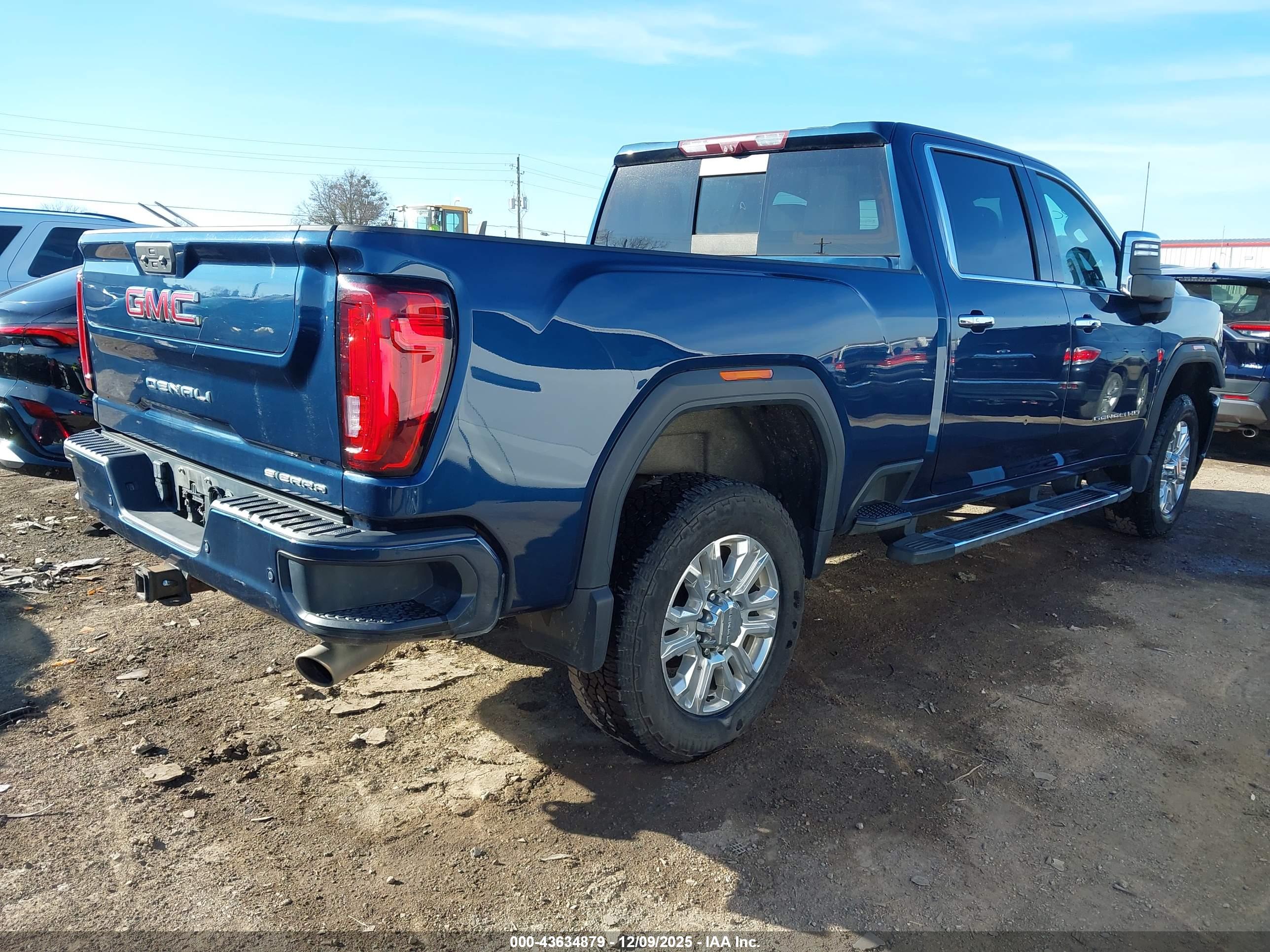 GMC SIERRA image 4