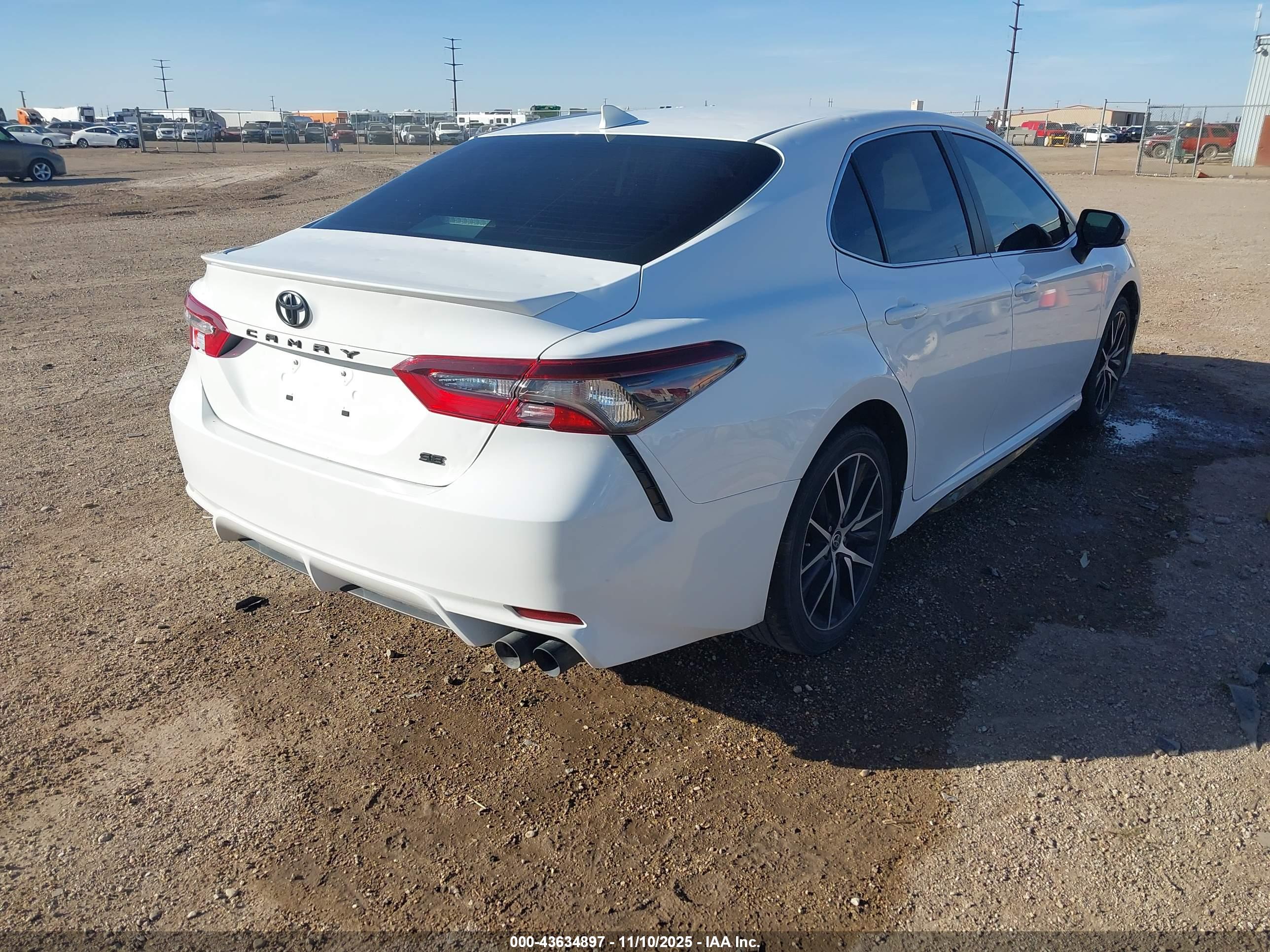 TOYOTA CAMRY image 4