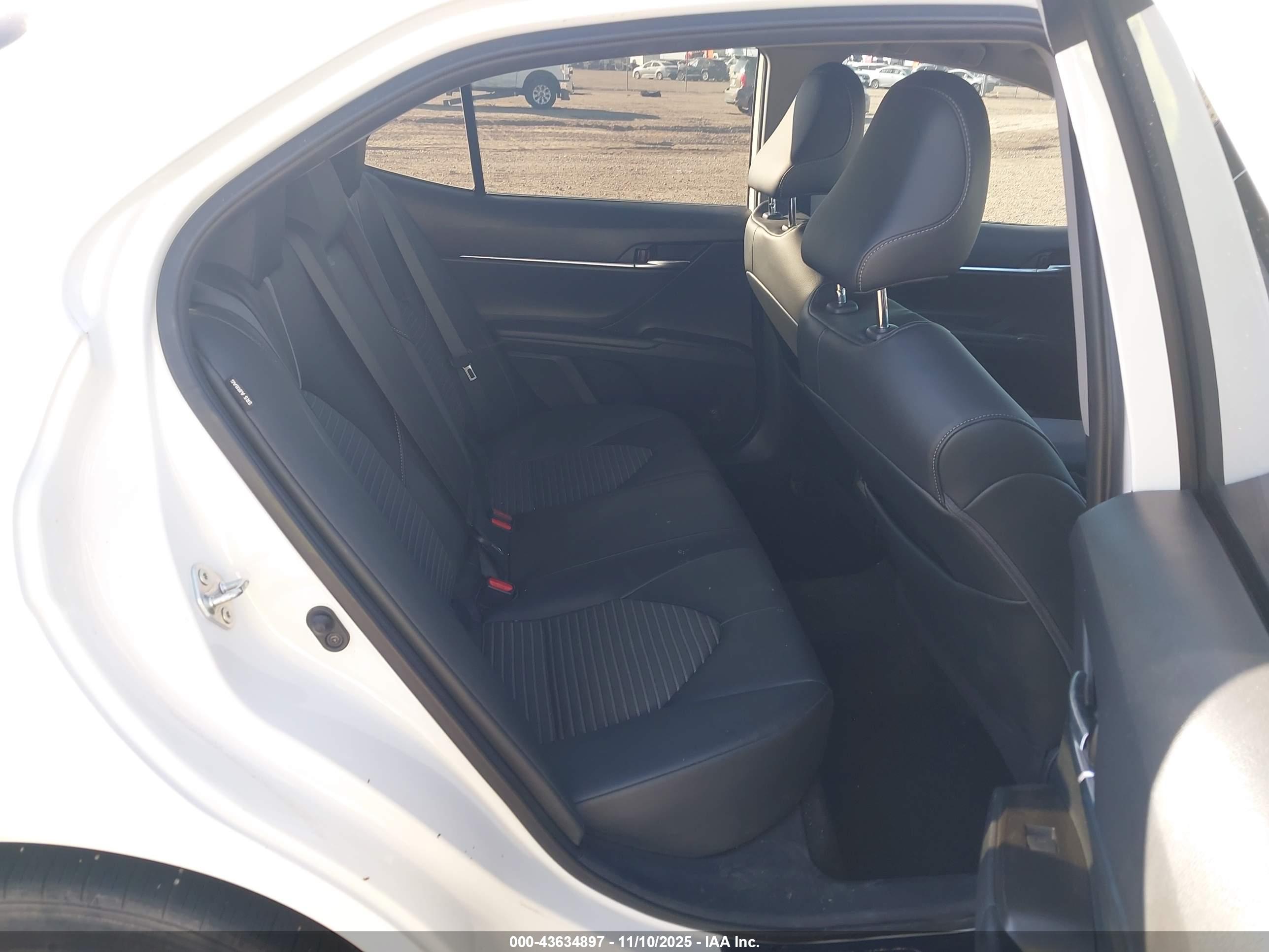 TOYOTA CAMRY image 8