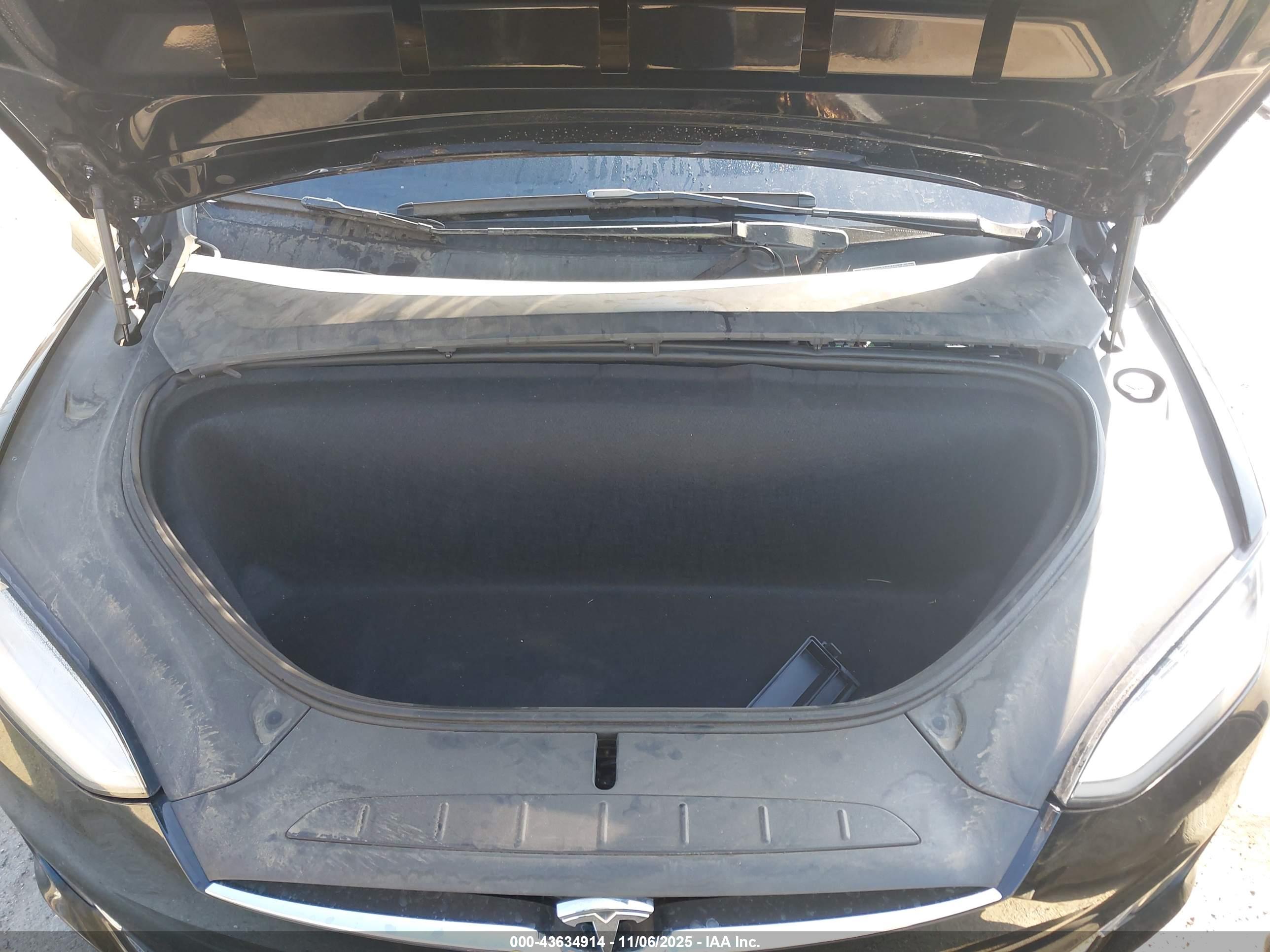 TESLA MODEL image 10