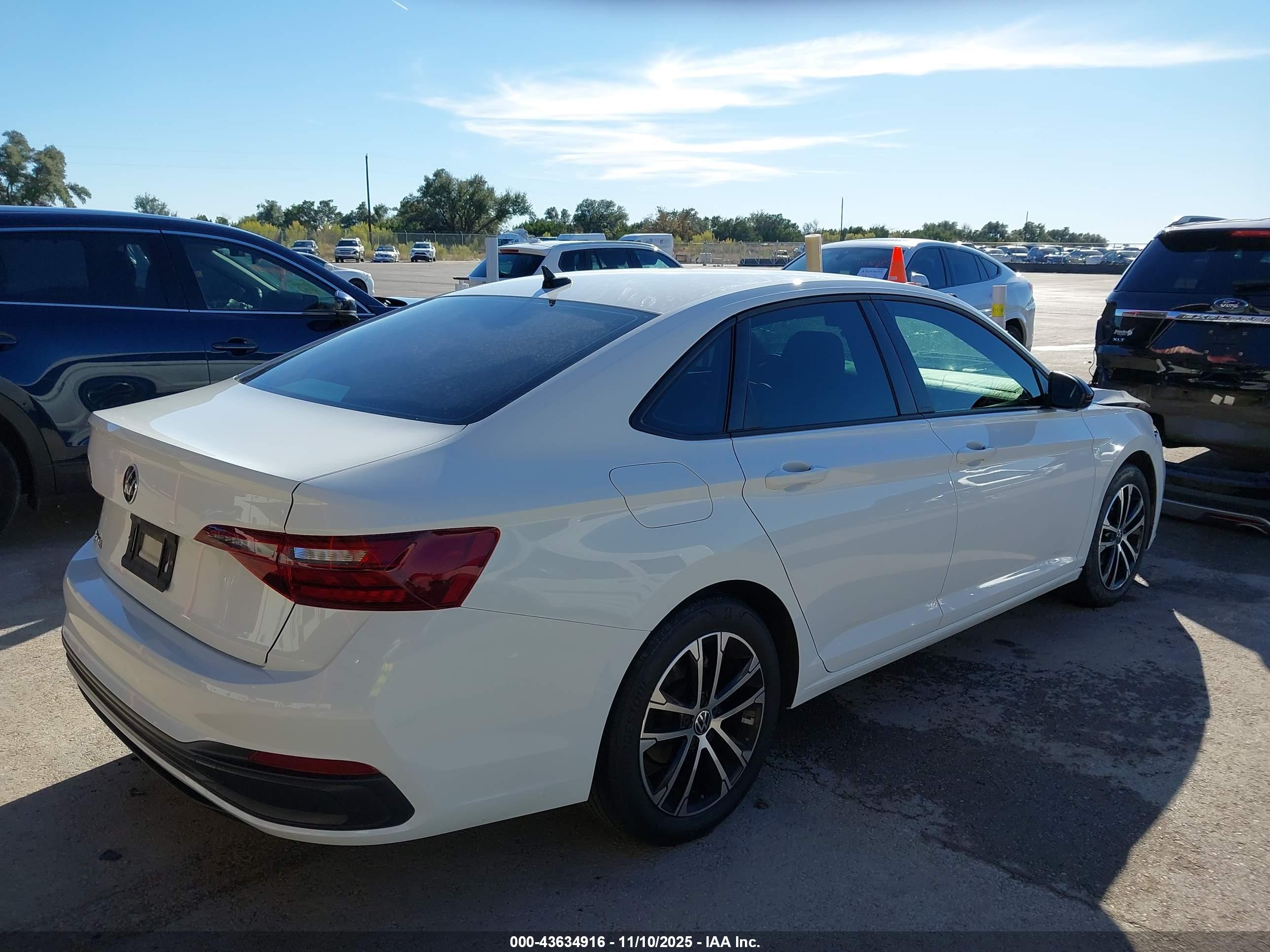 VOLKSWAGEN JETTA image 4