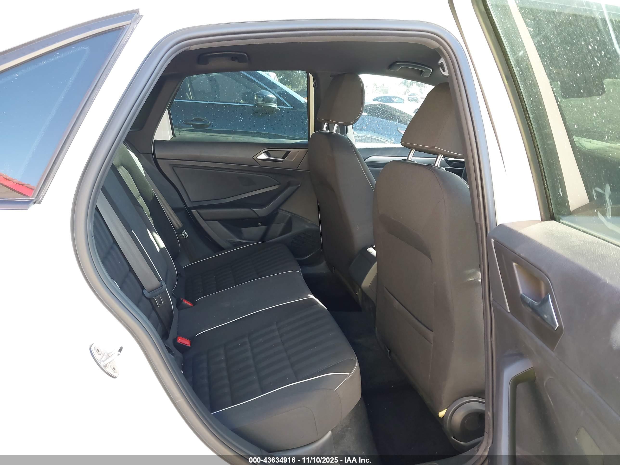 VOLKSWAGEN JETTA image 8
