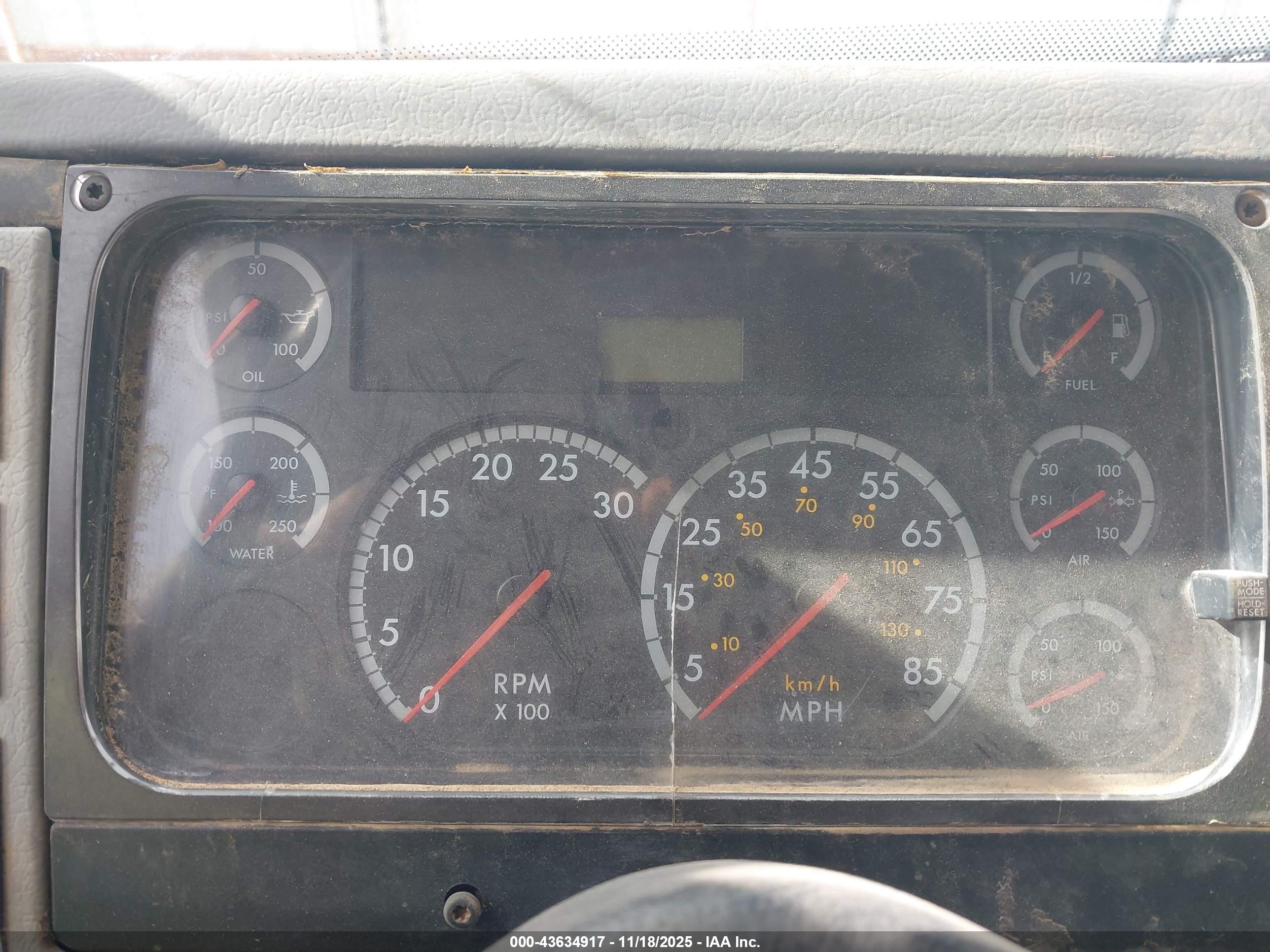FREIGHTLINER MEDIUM image 6