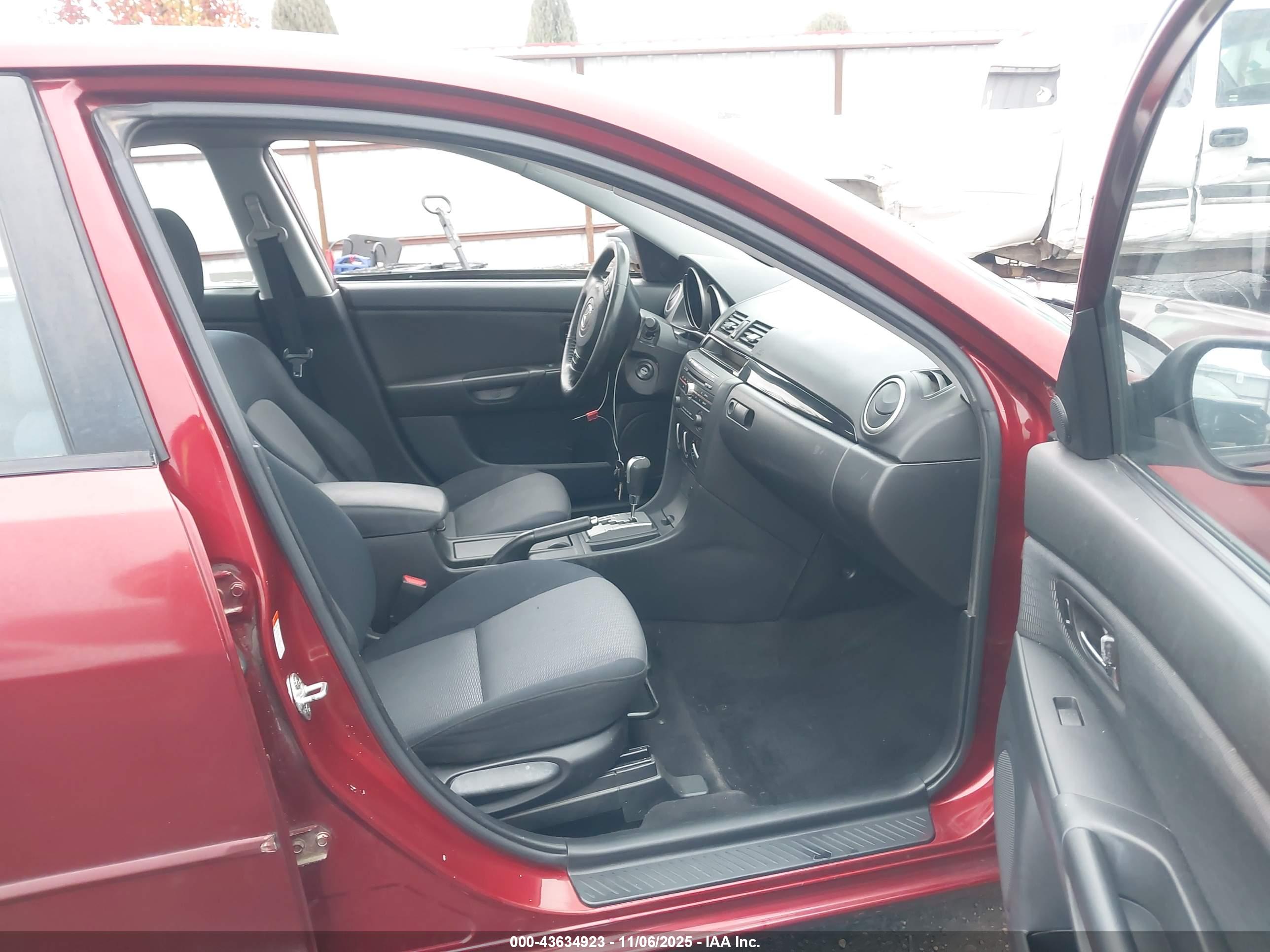 MAZDA MAZDA3 image 5