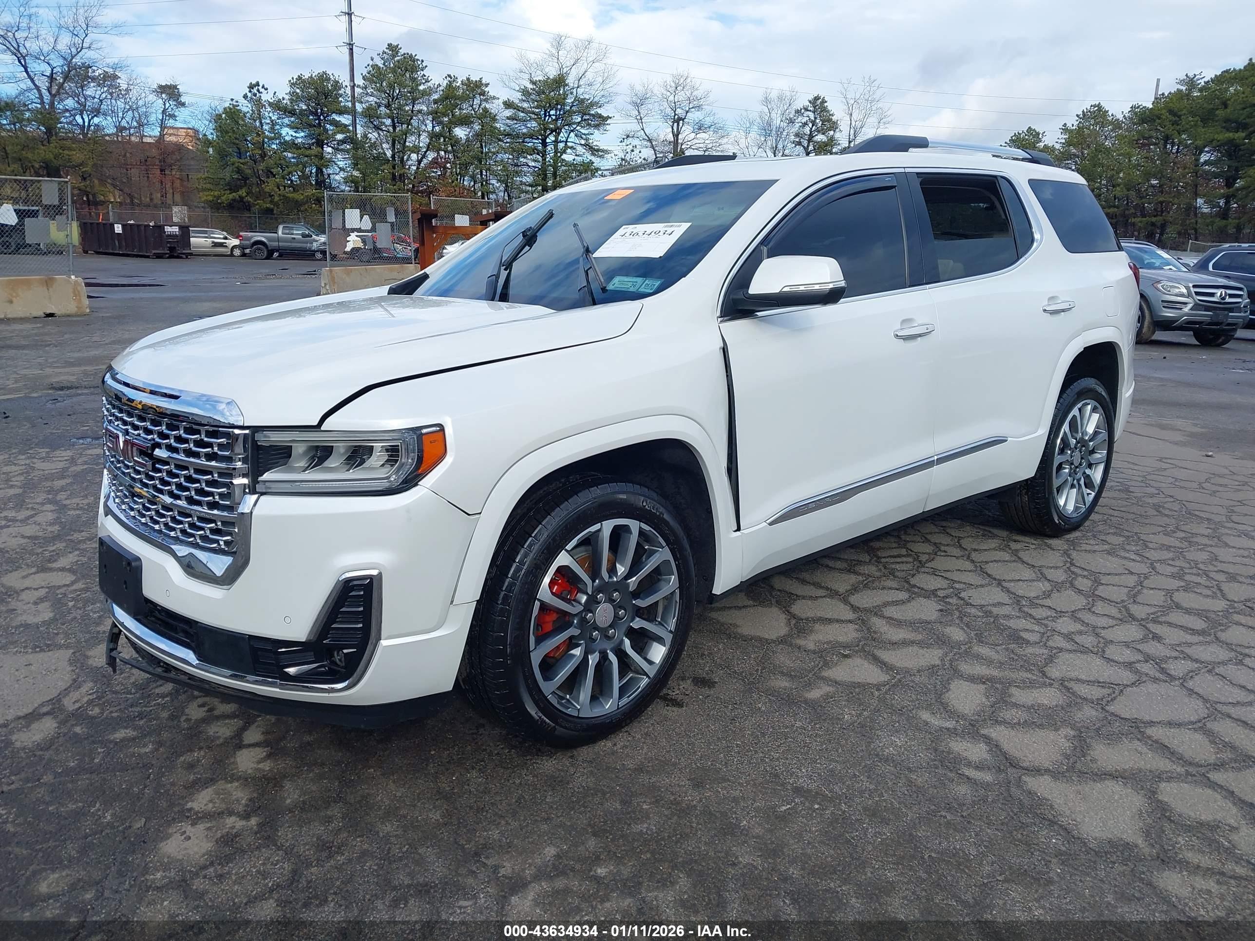 GMC ACADIA image 2