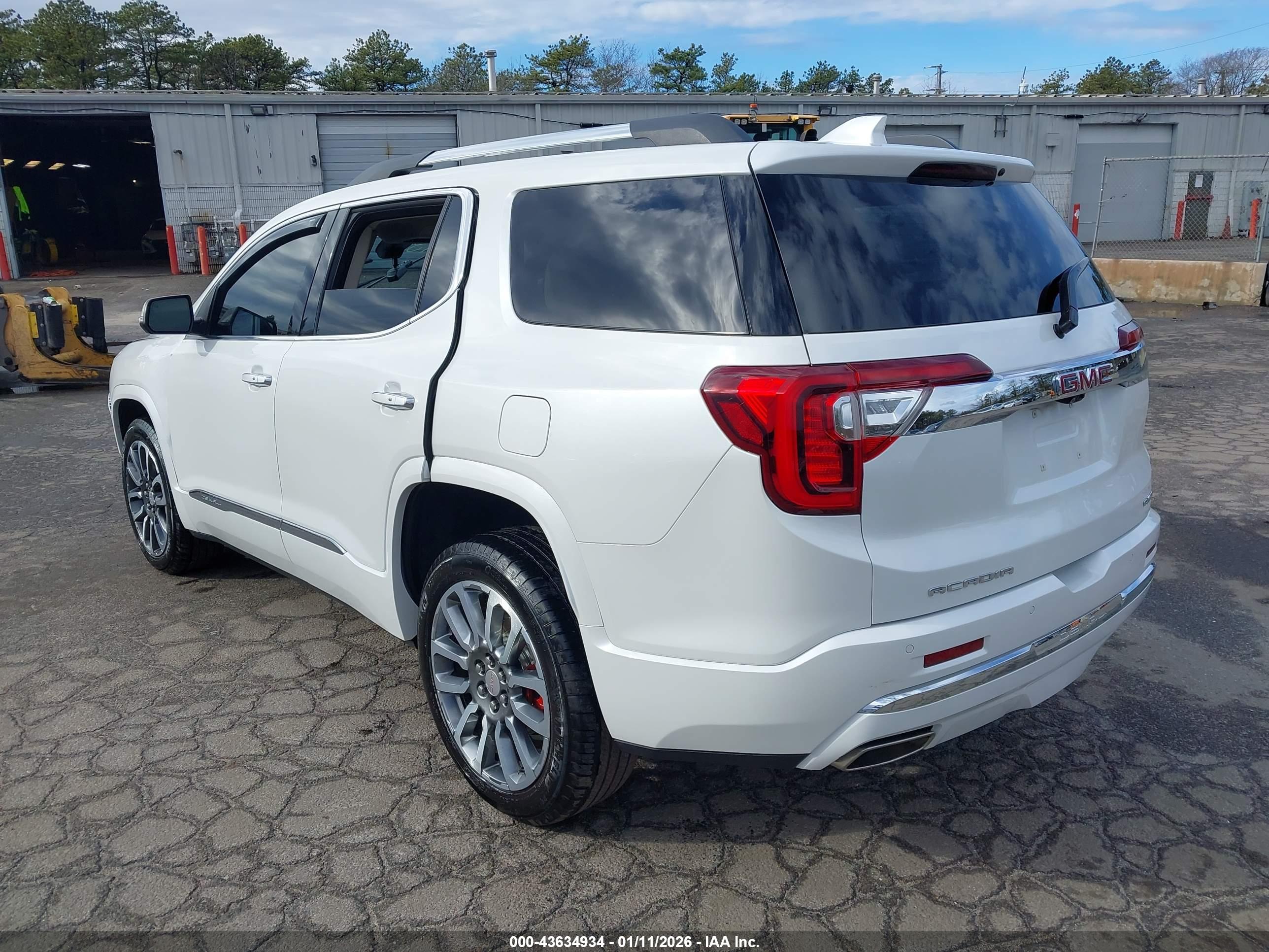 GMC ACADIA image 3